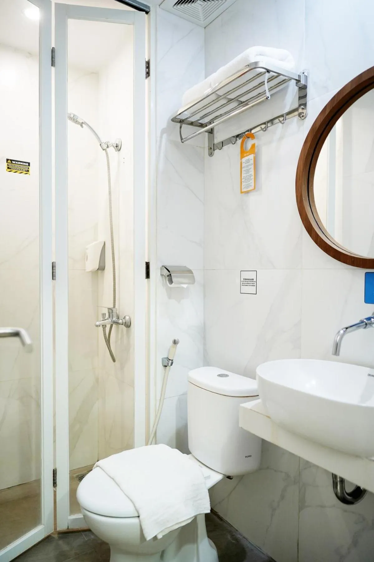 Bathroom in Front One Hotel Sragen