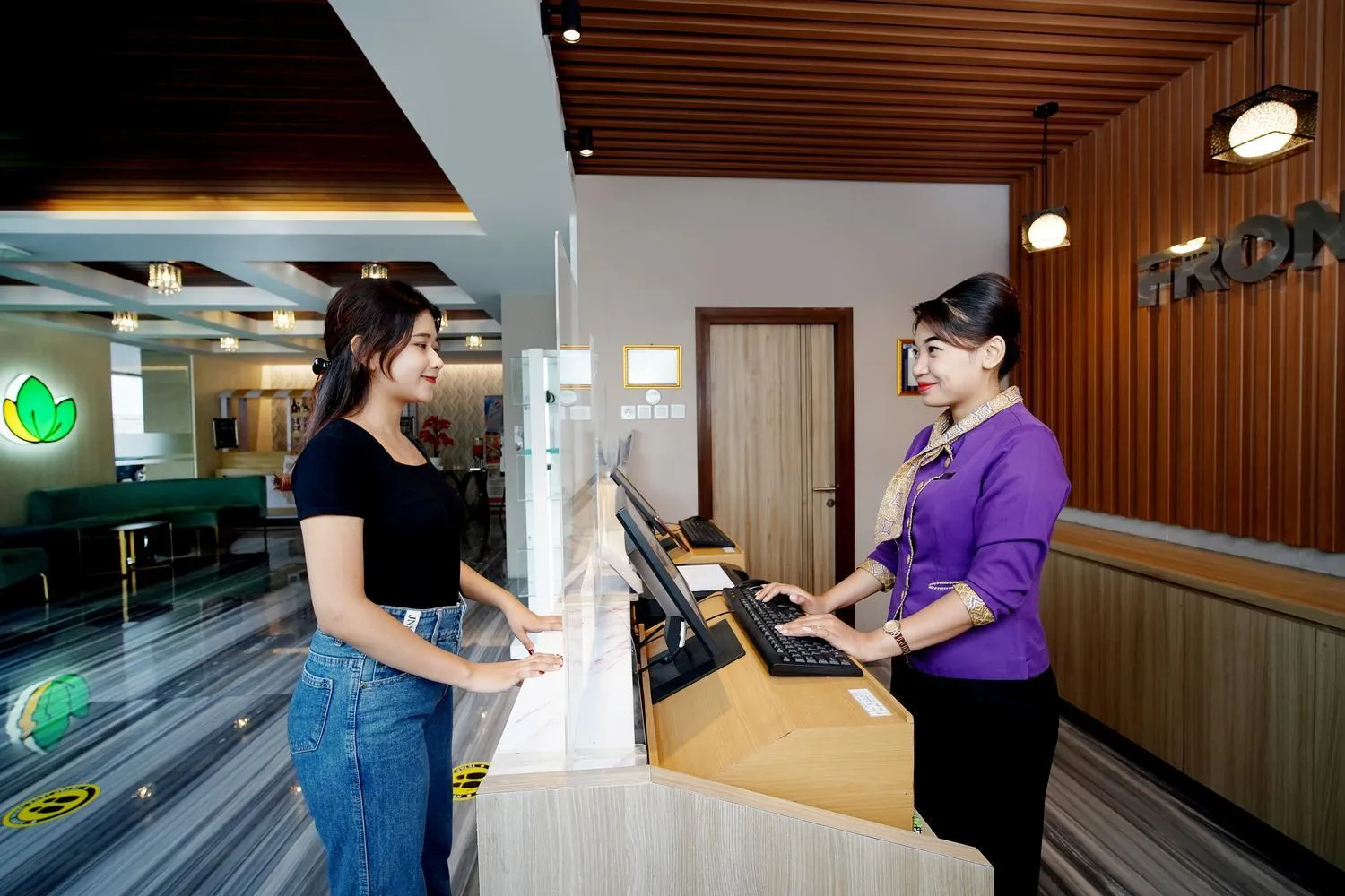 Lobby or reception in Front One Hotel Sragen