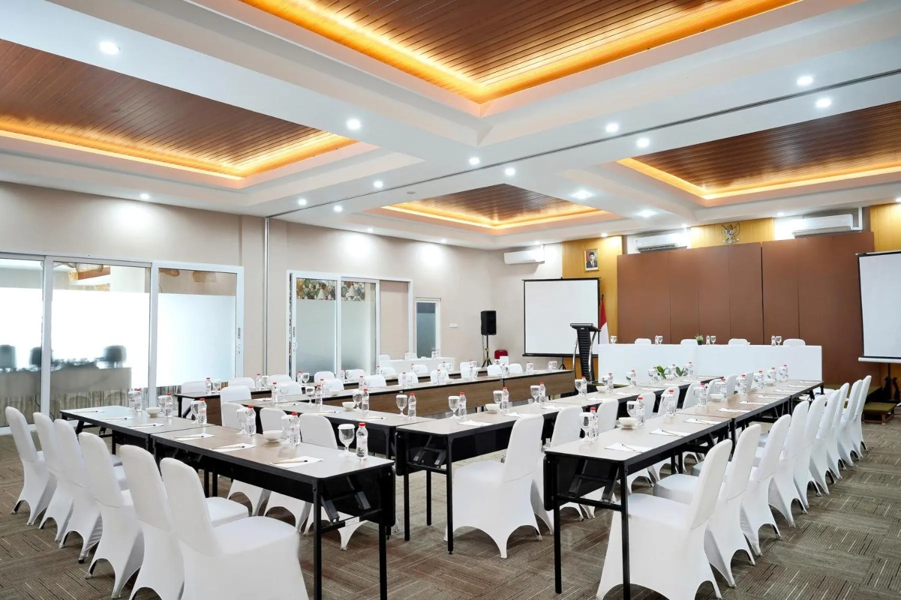 Meeting/conference room in Front One Hotel Sragen
