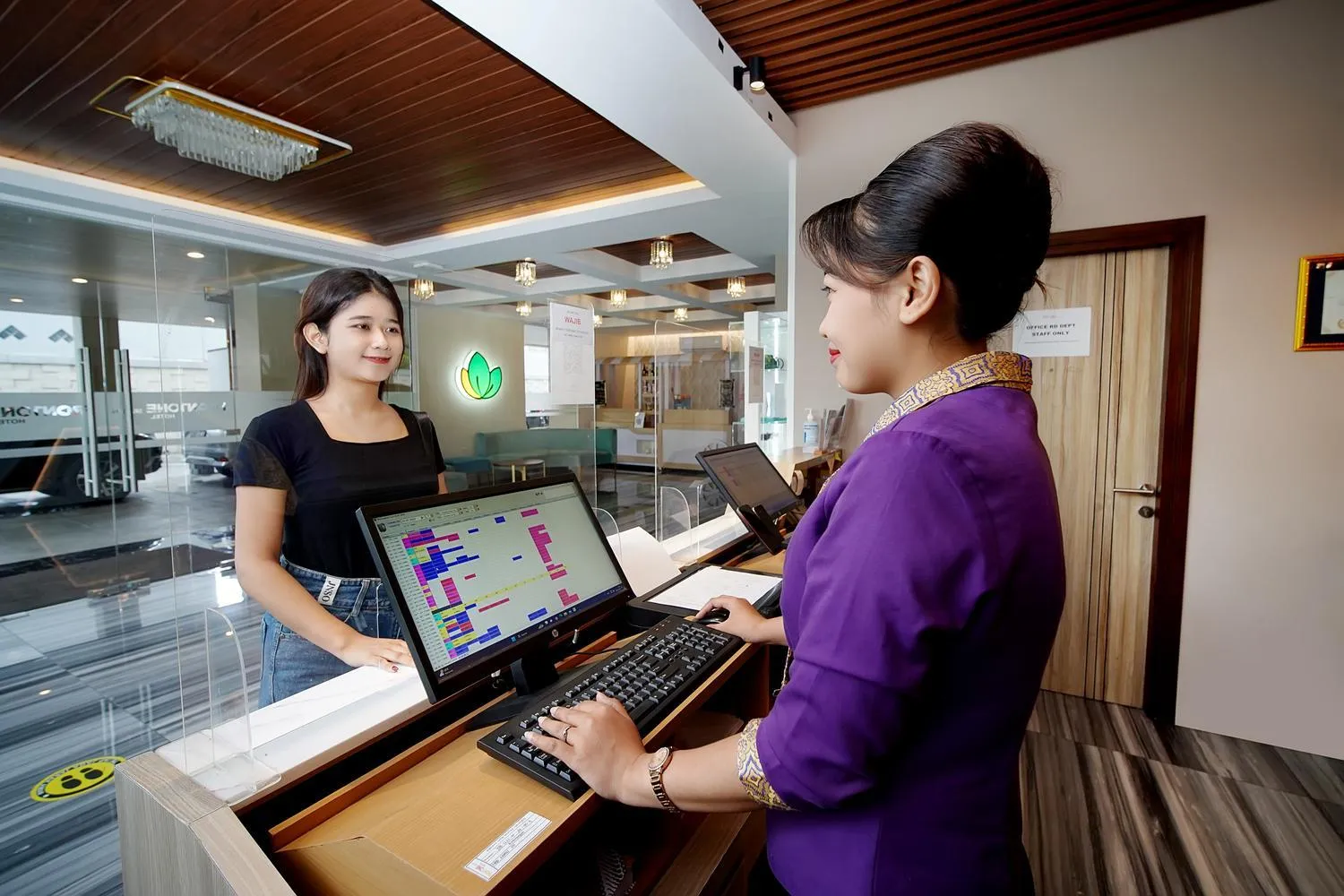 Lobby or reception in Front One Hotel Sragen