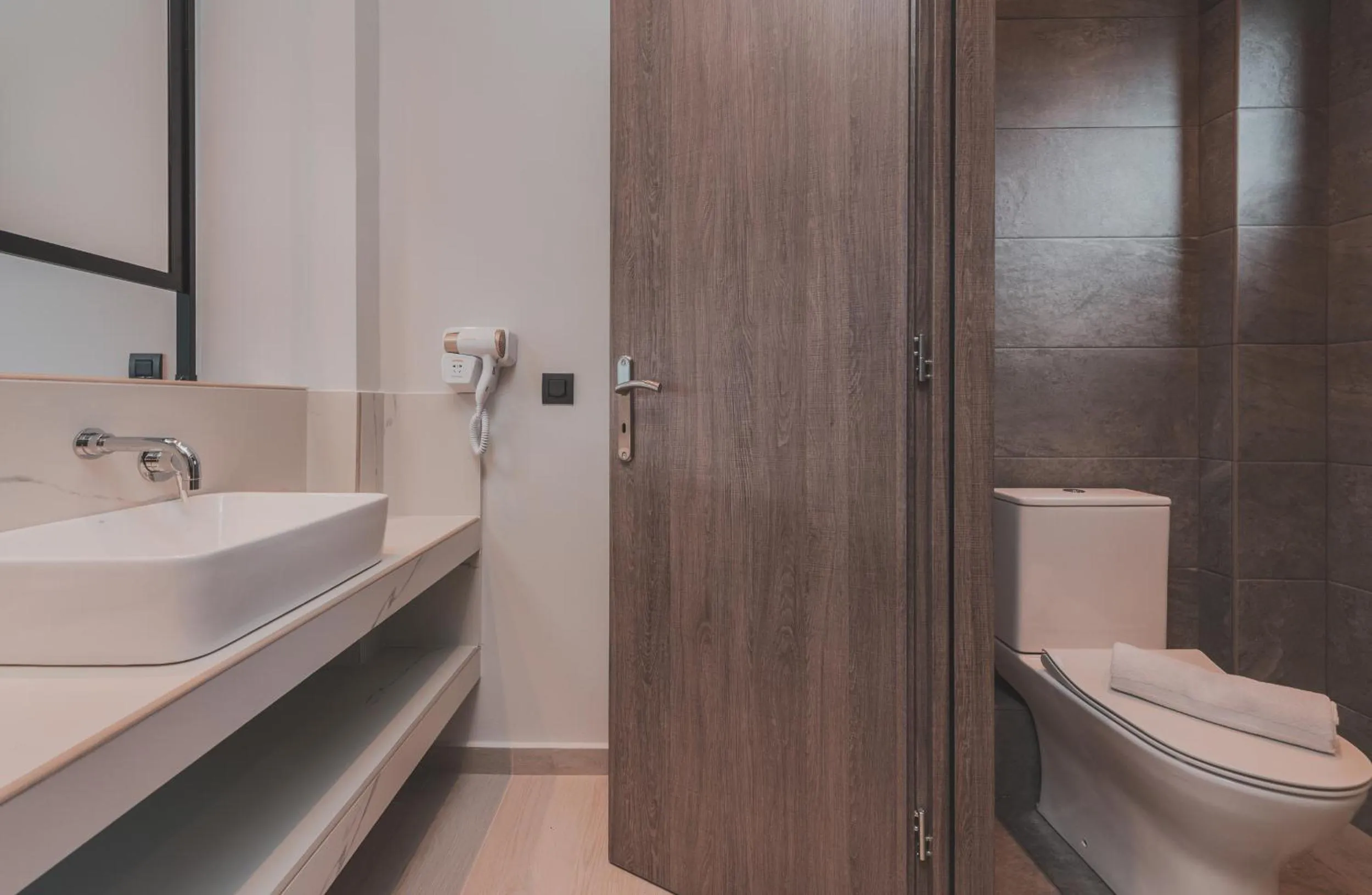 Shower in Cavo di Suites