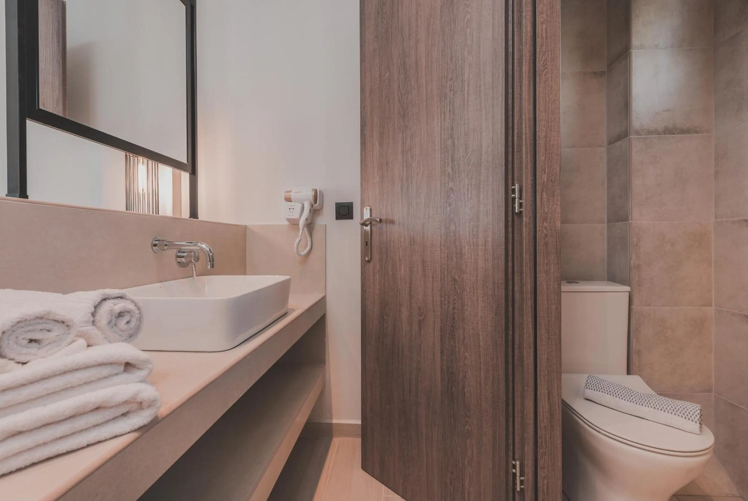 Toilet in Cavo di Suites