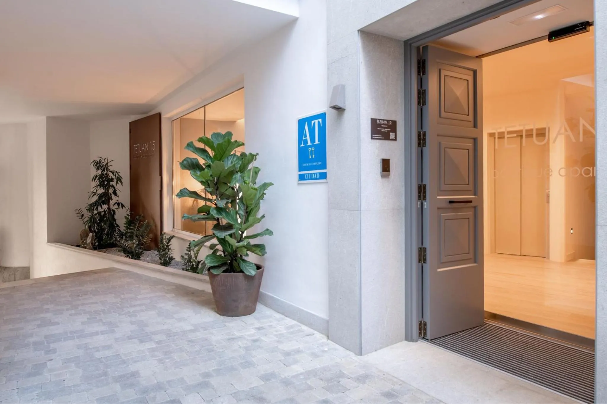 Facade/entrance in Tetuán 15 Boutique Apartments by Hommyhome