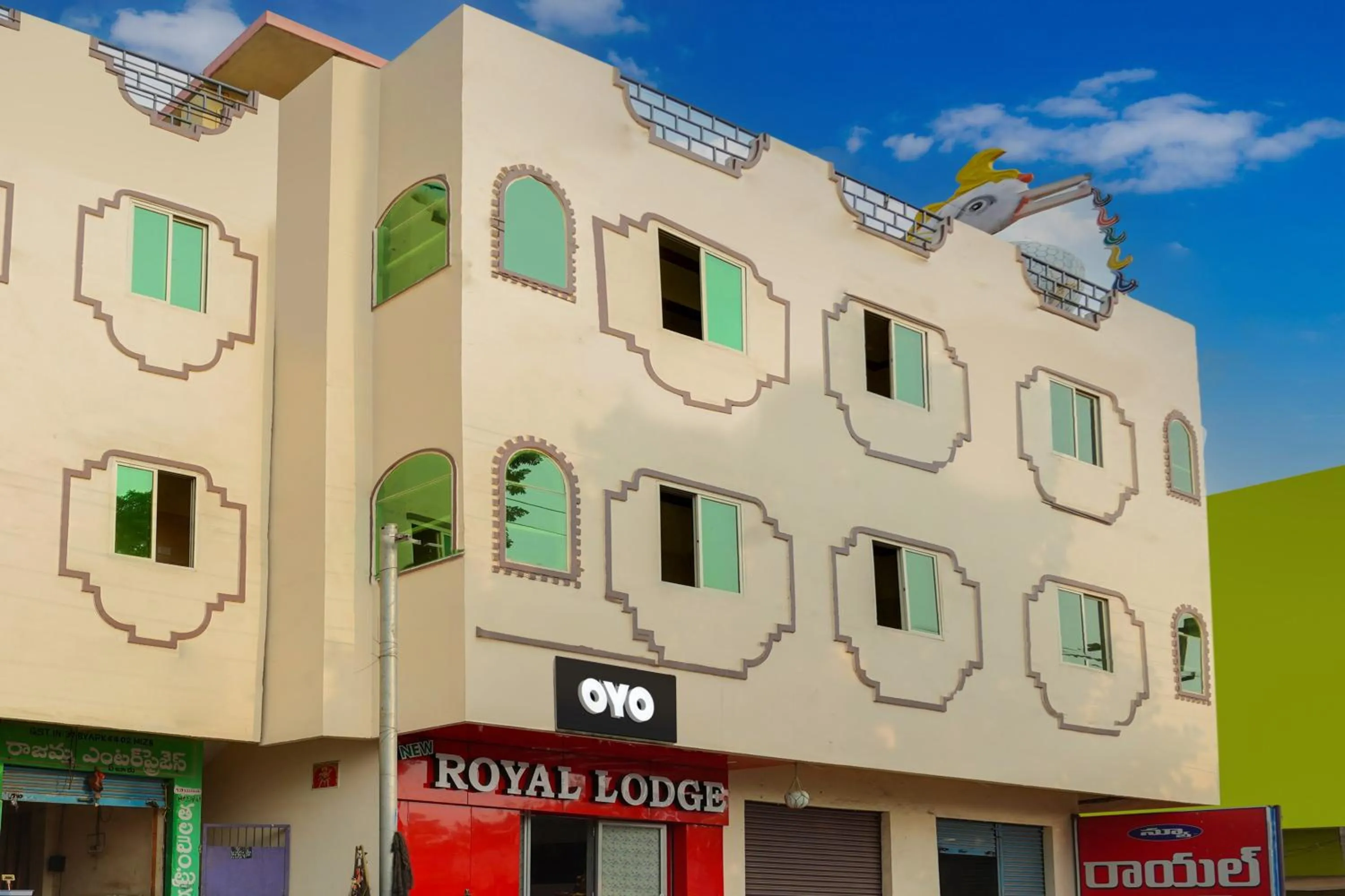 Facade/entrance in SPOT ON New ROYAL LODGE