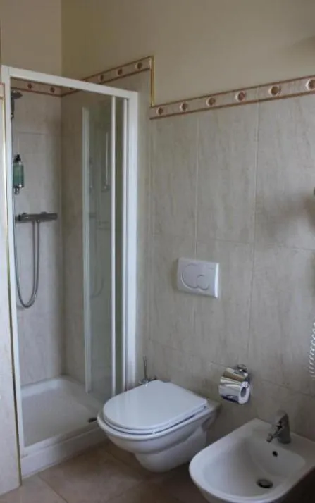 Shower in HOTEL CONCORDE