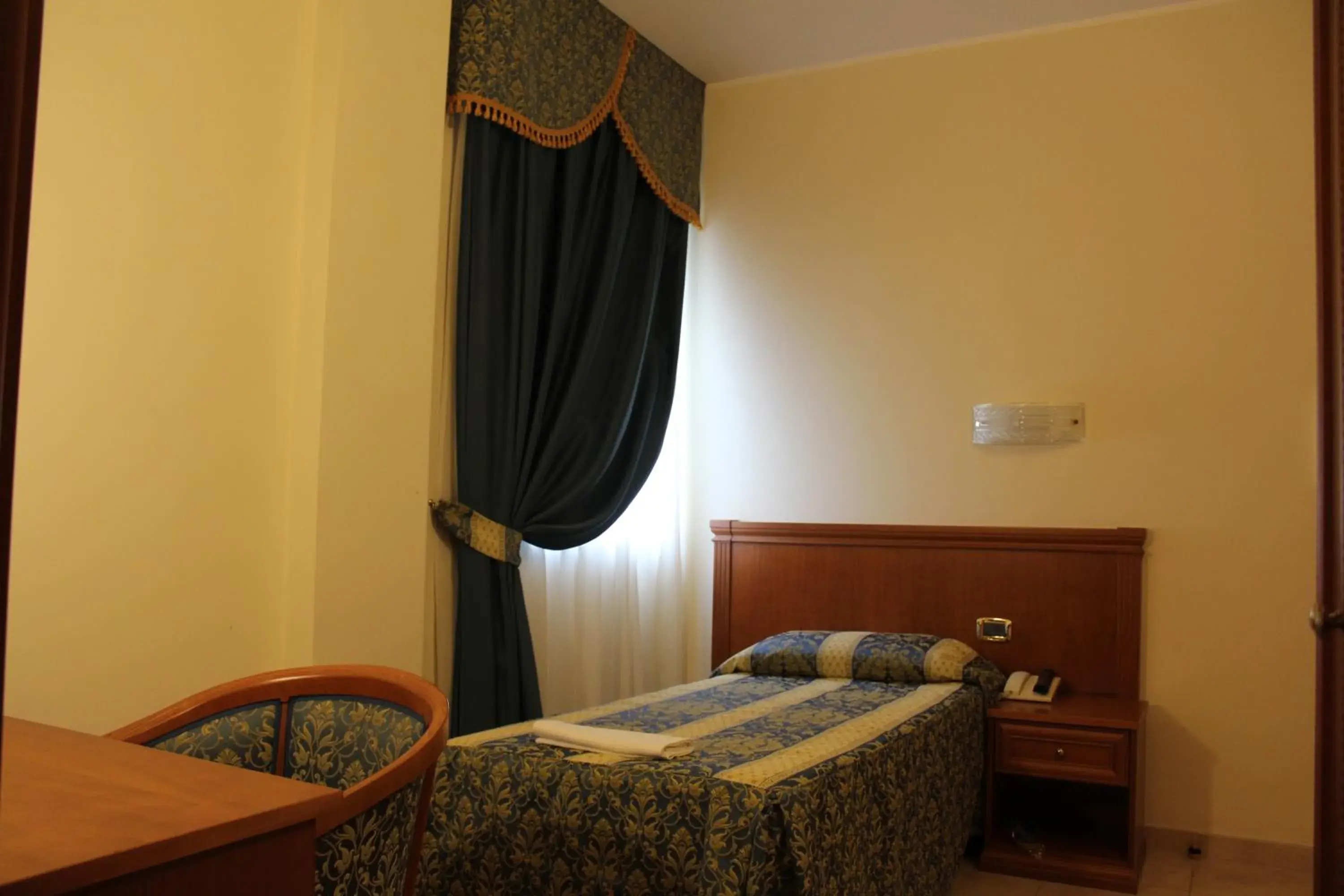 Standard Single Room - single occupancy in HOTEL CONCORDE Standard Single Room - single occupancy in HOTEL CONCORDE