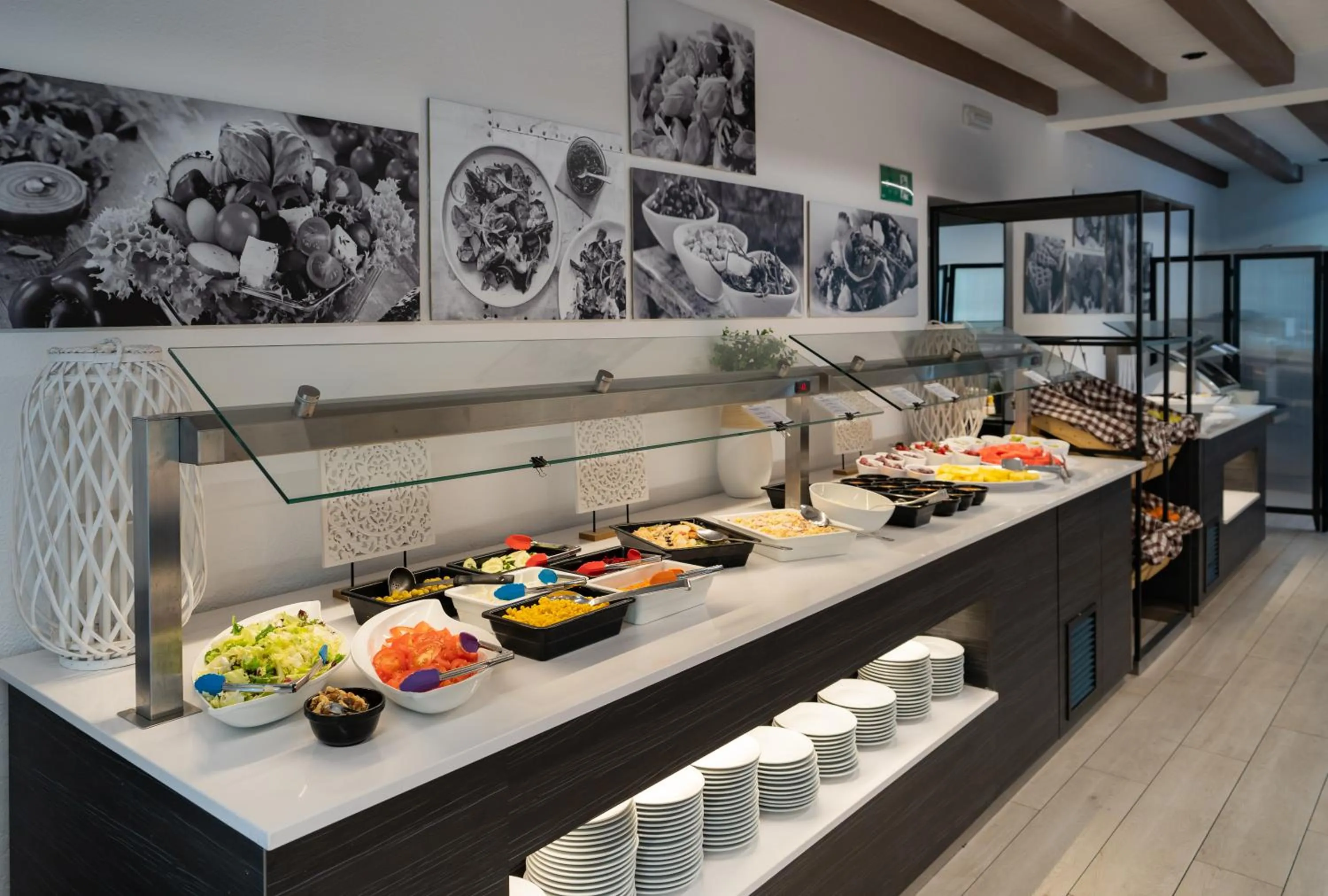 Restaurant/places to eat in Medplaya Aparthotel Sant Eloi