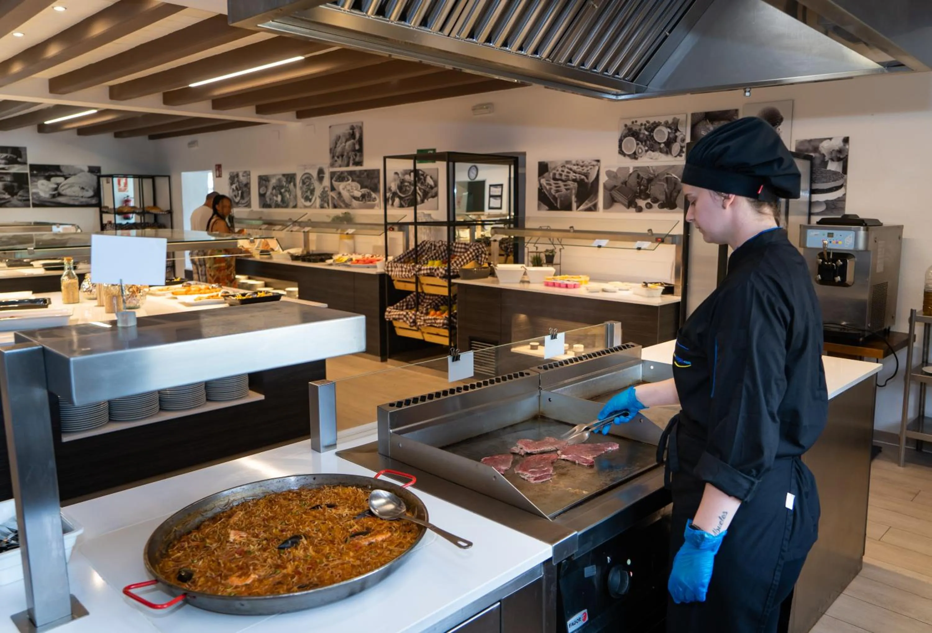 Restaurant/places to eat in Medplaya Aparthotel Sant Eloi