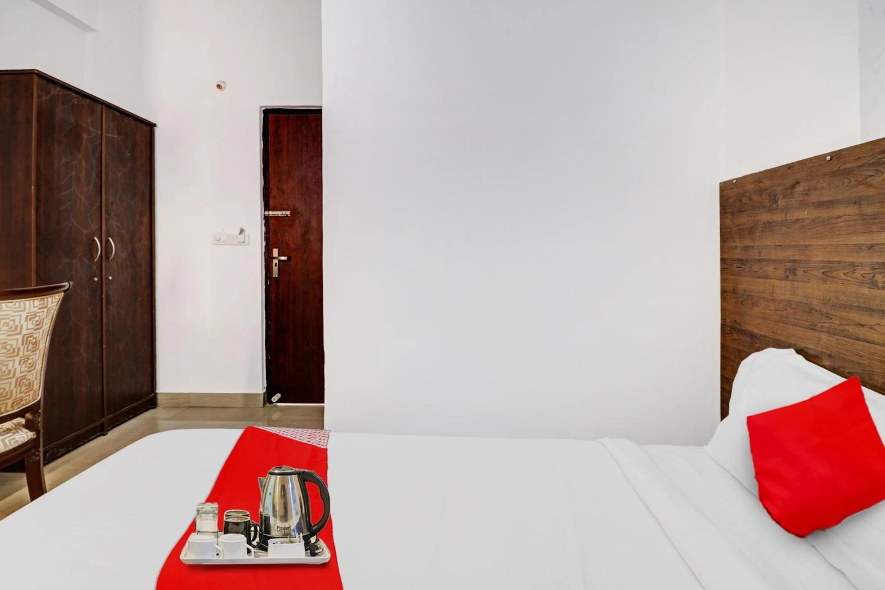 Bedroom, Bed in Hotel O Pride Inn