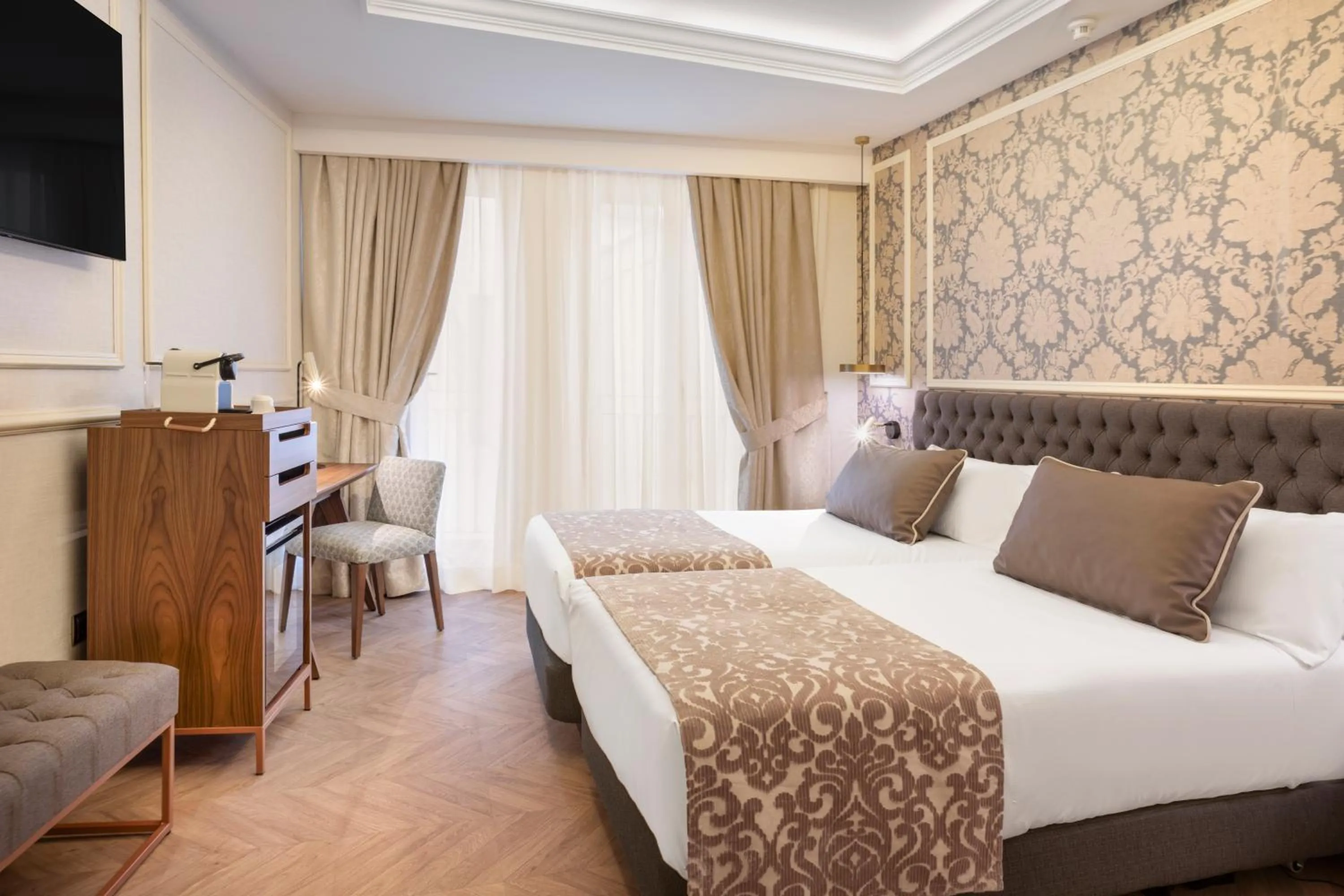 Photo of the whole room, Bed in Catalonia Las Cortes