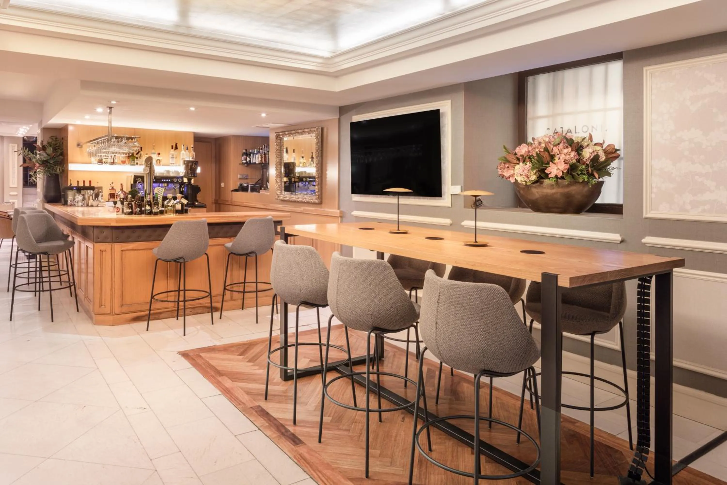 Lounge or bar in Catalonia Las Cortes