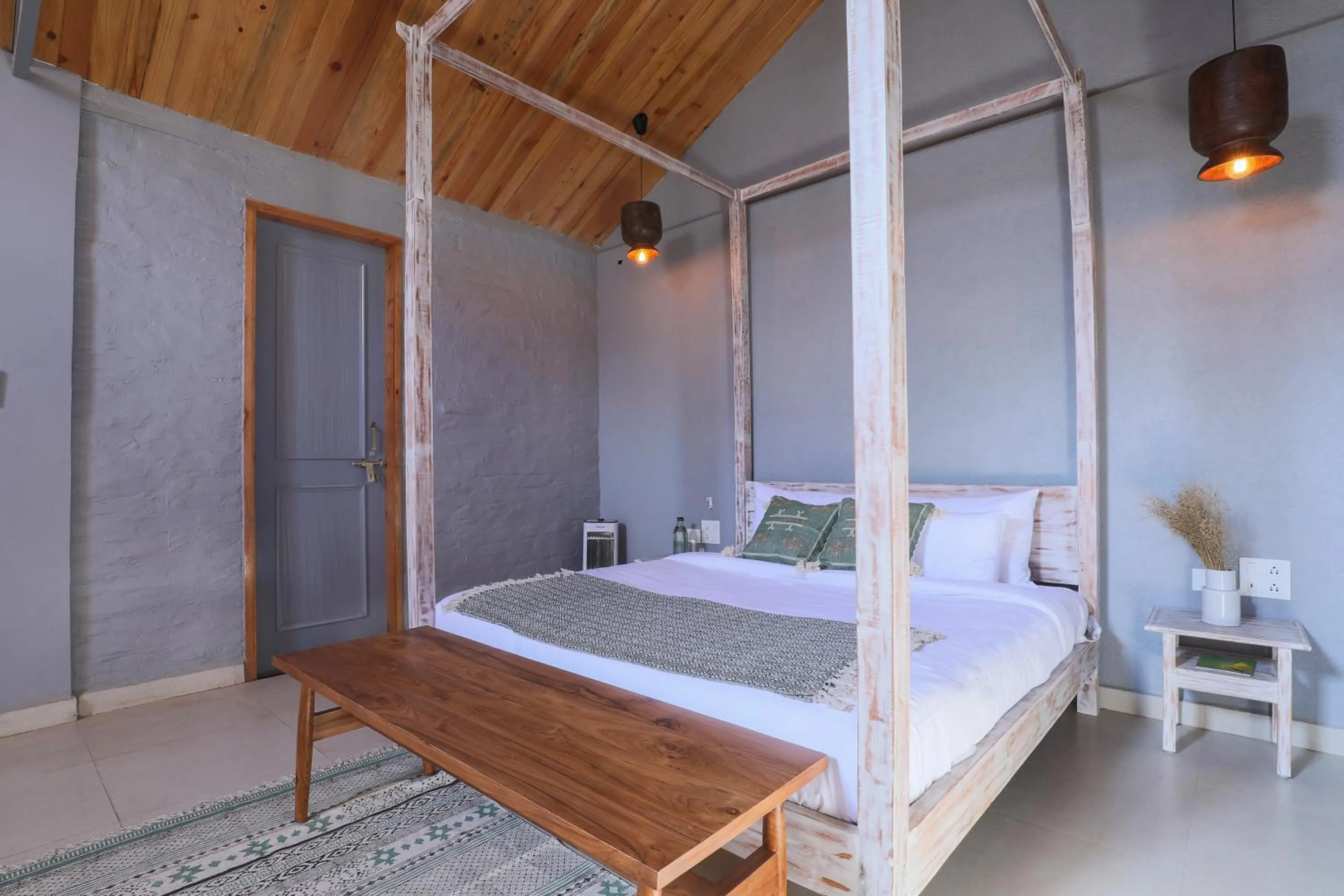 Photo of the whole room, Bed in Seclude Pangot, Perch