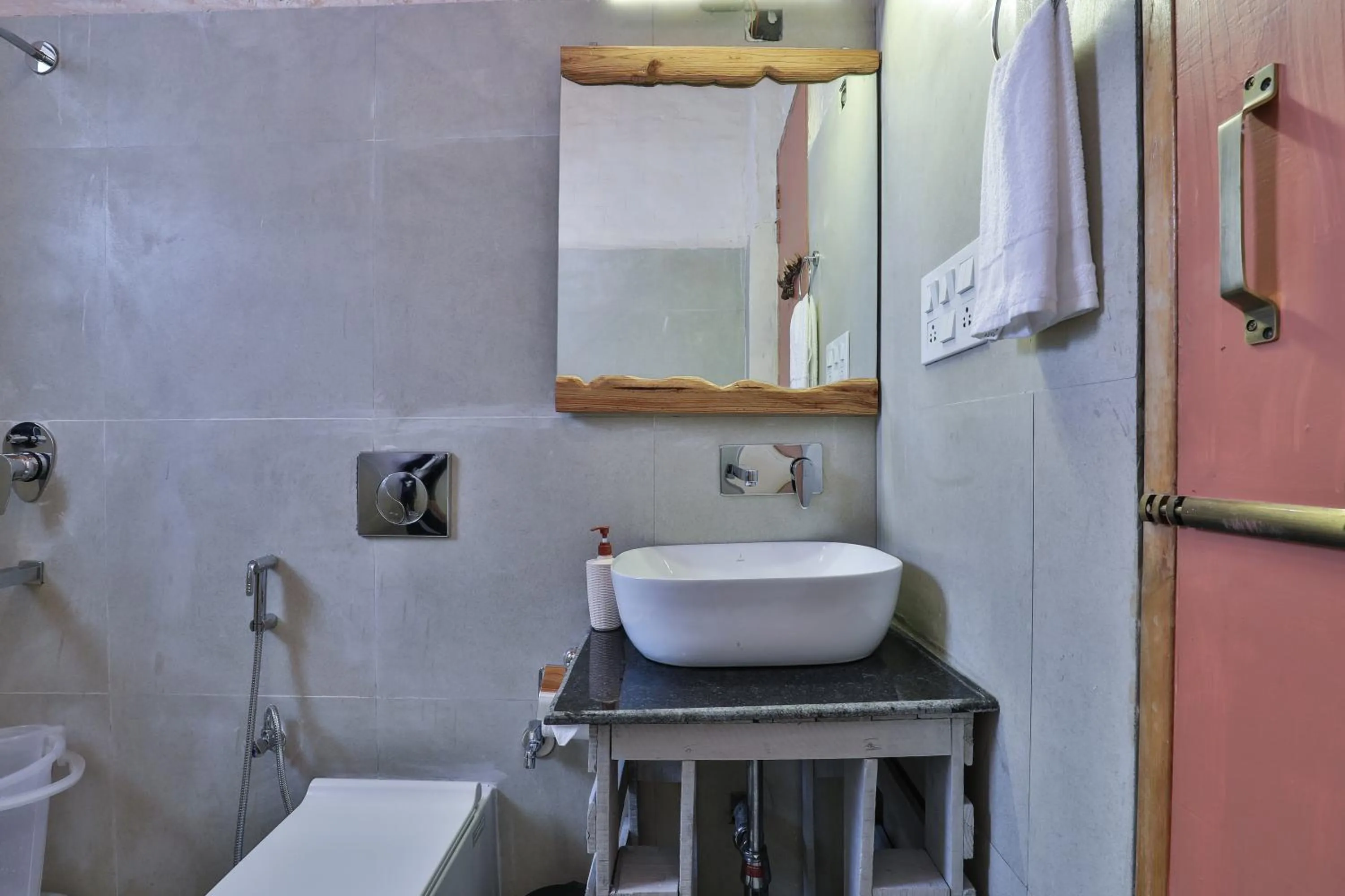 Bathroom in Seclude Pangot, Perch