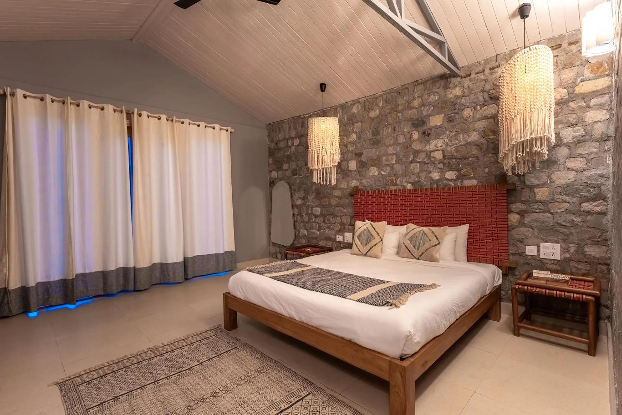 Bed in Seclude Pangot, Perch