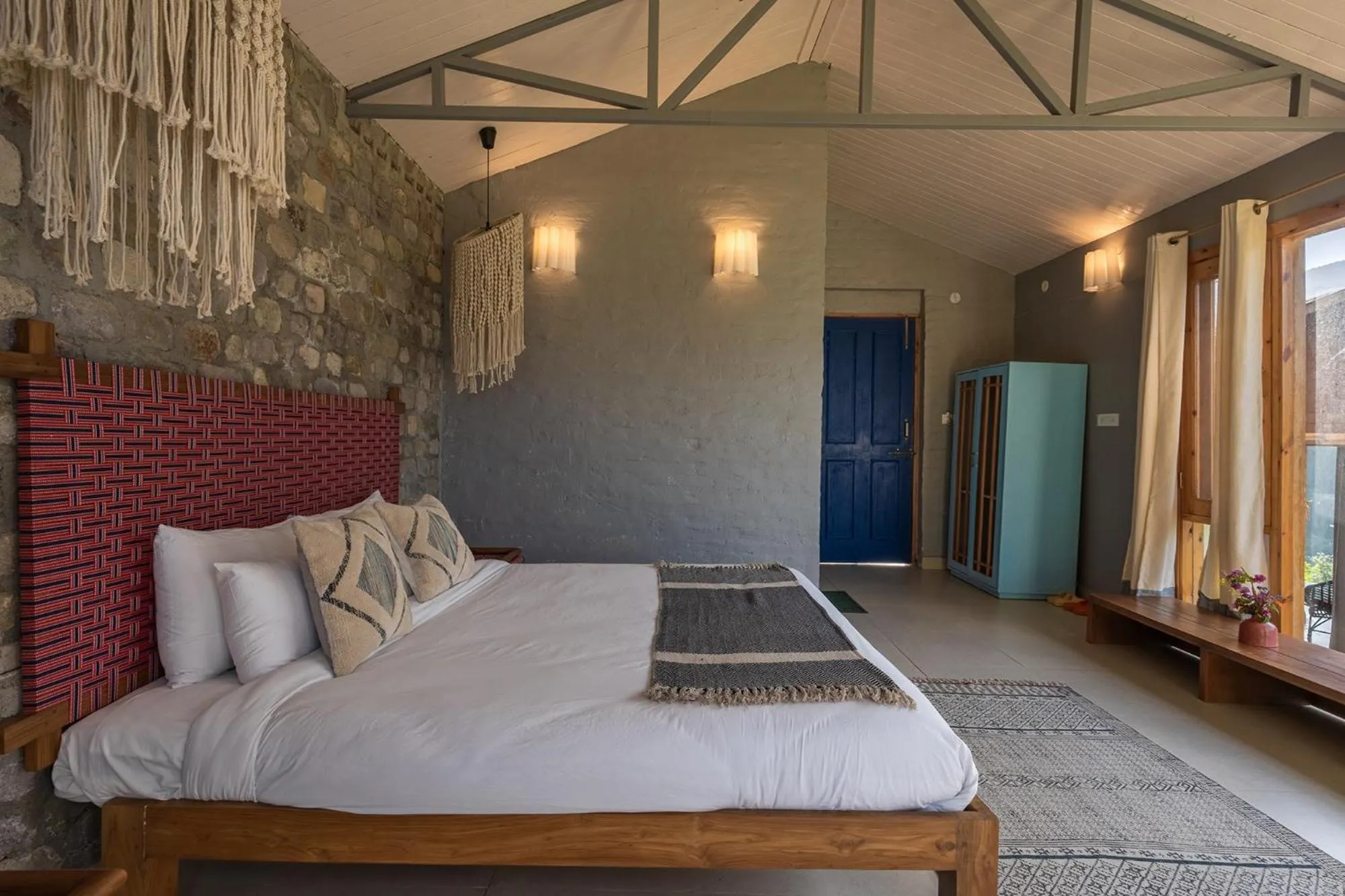 Bed in Seclude Pangot, Perch