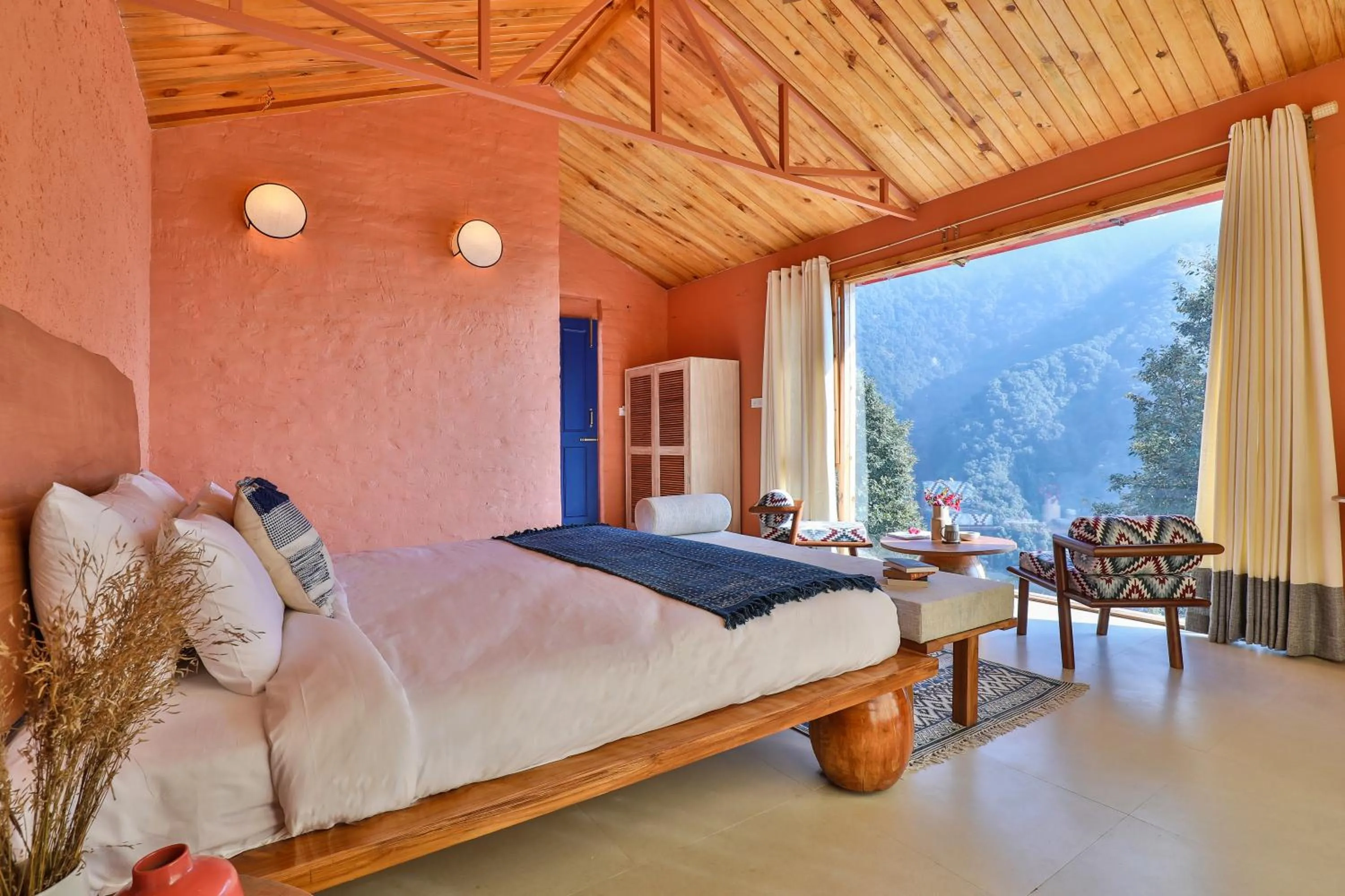 Photo of the whole room, Bed in Seclude Pangot, Perch