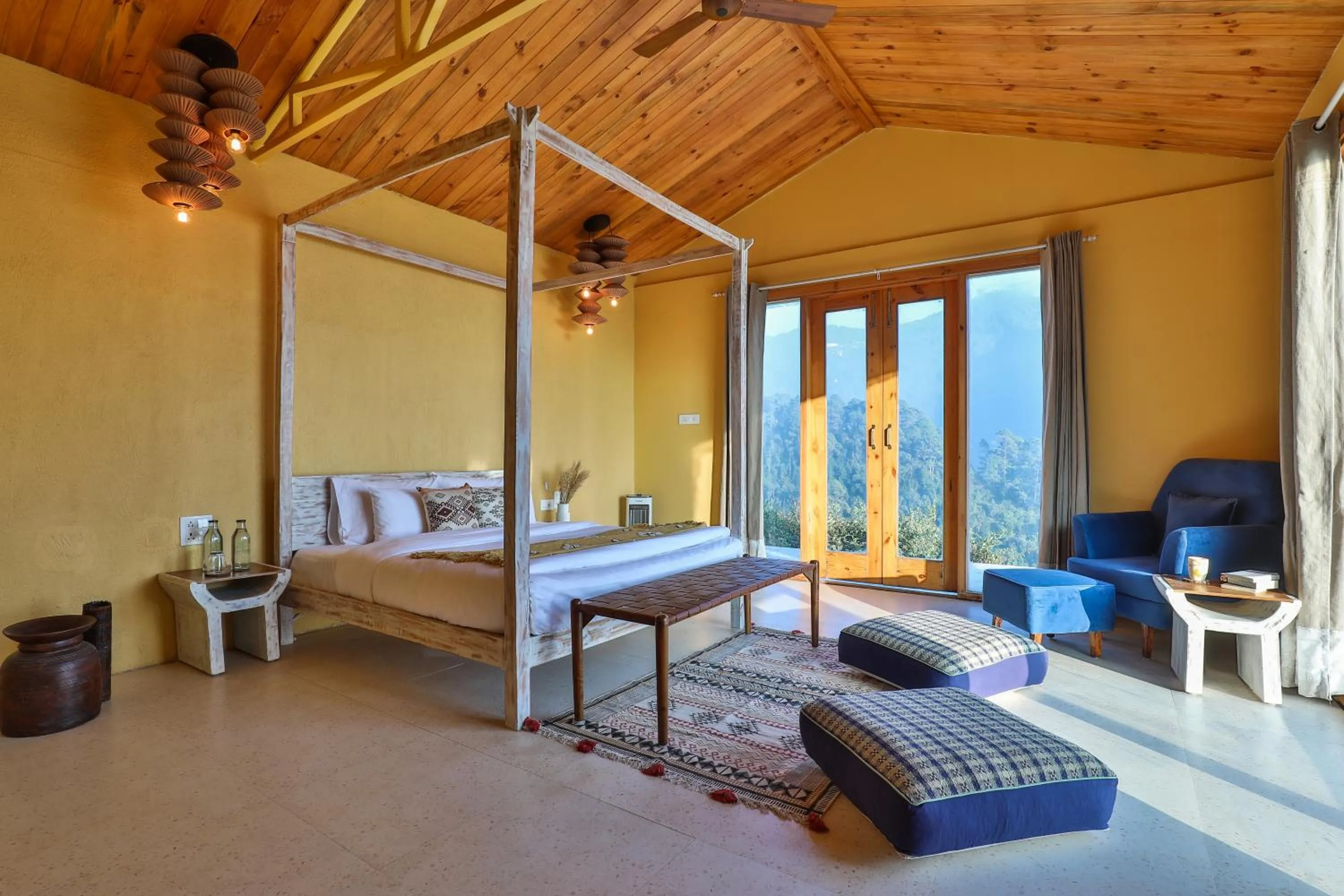 Photo of the whole room, Bed in Seclude Pangot, Perch