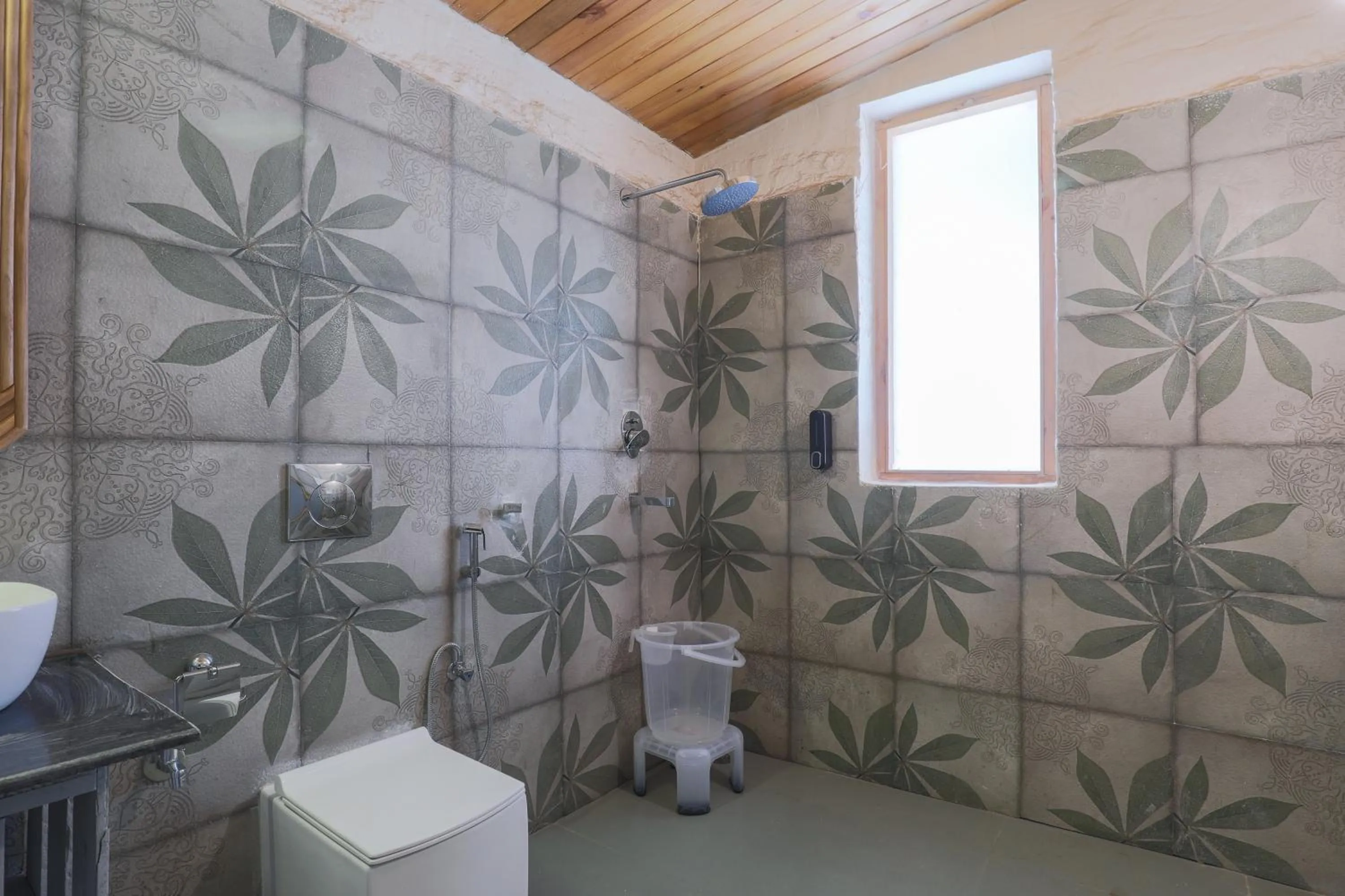 Bathroom in Seclude Pangot, Perch
