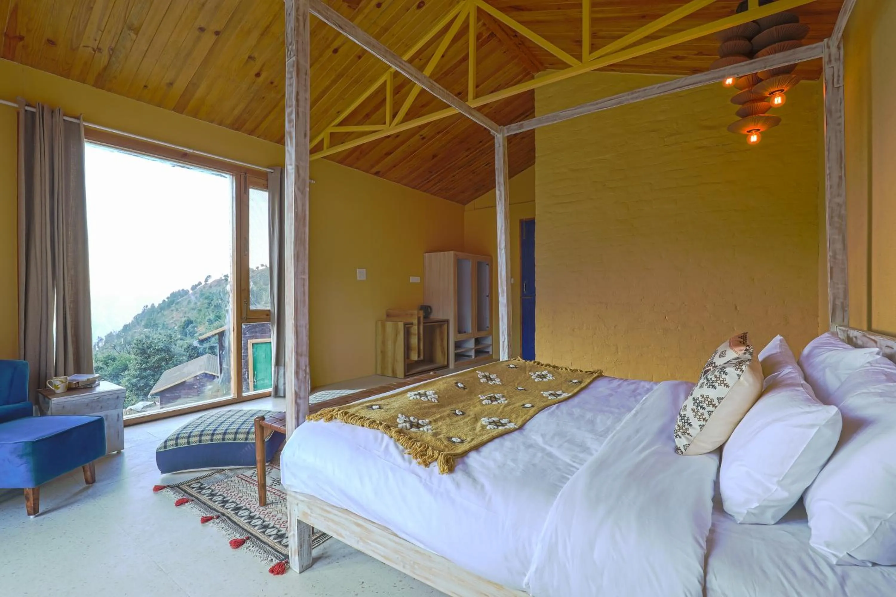 Photo of the whole room, Bed in Seclude Pangot, Perch
