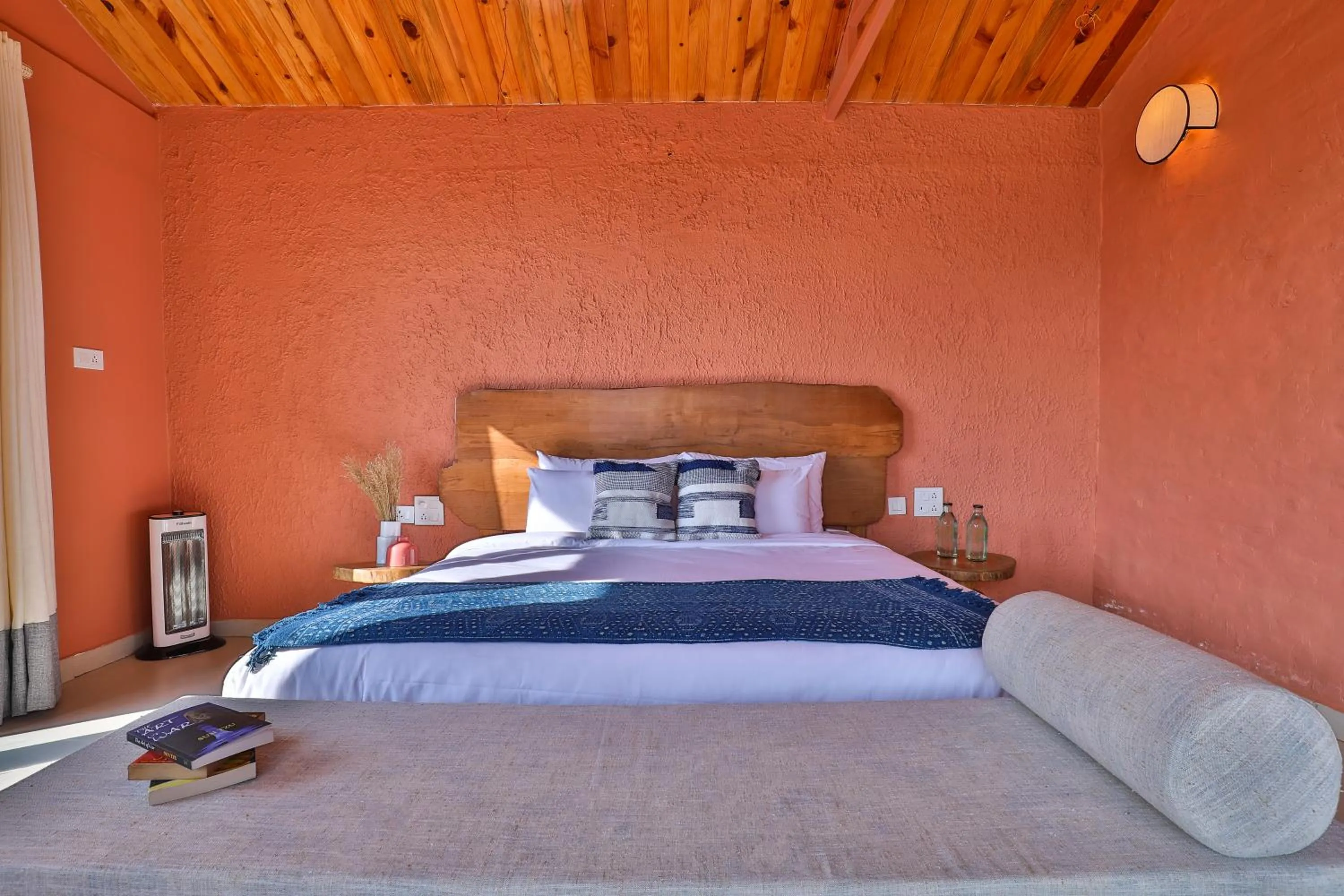Photo of the whole room, Bed in Seclude Pangot, Perch