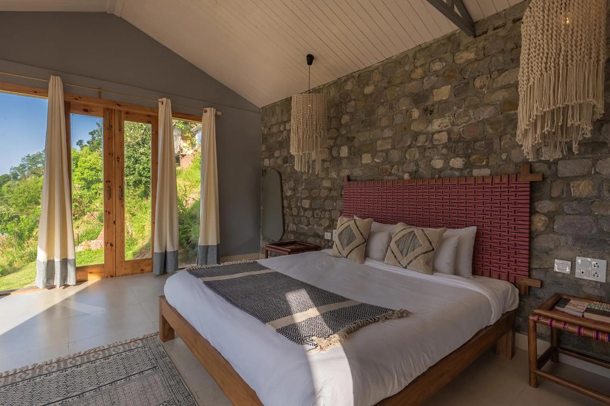 Bed in Seclude Pangot, Perch