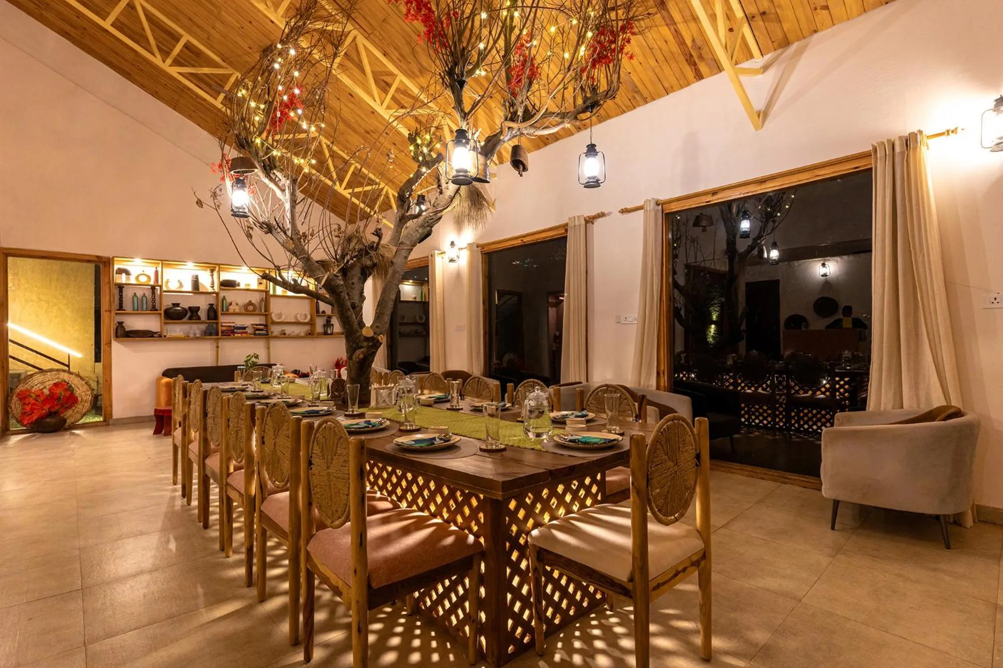 Restaurant/places to eat in Seclude Pangot, Perch