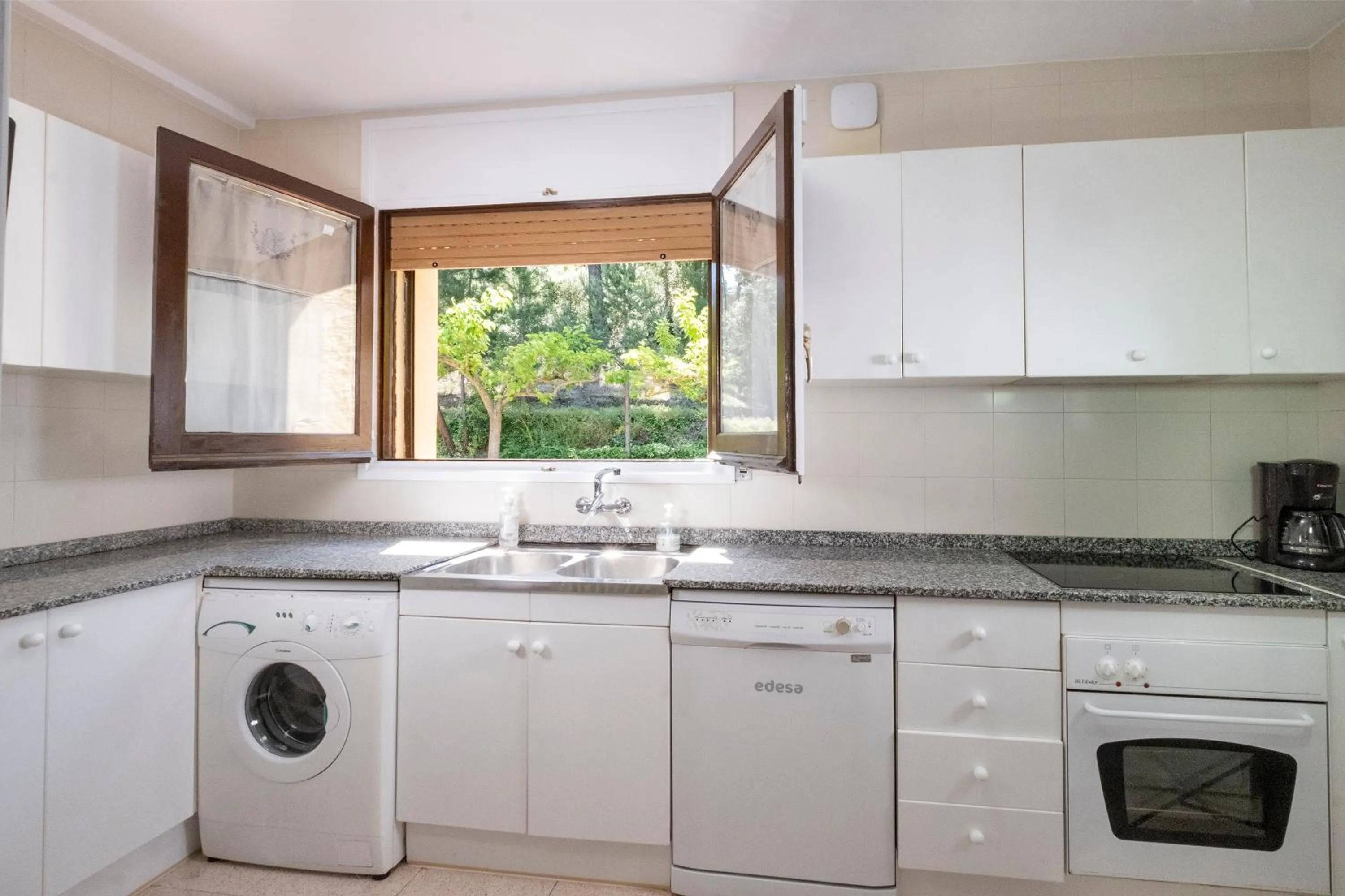 Kitchen or kitchenette in Hotel Rural y Apartamentos Villa Engracia