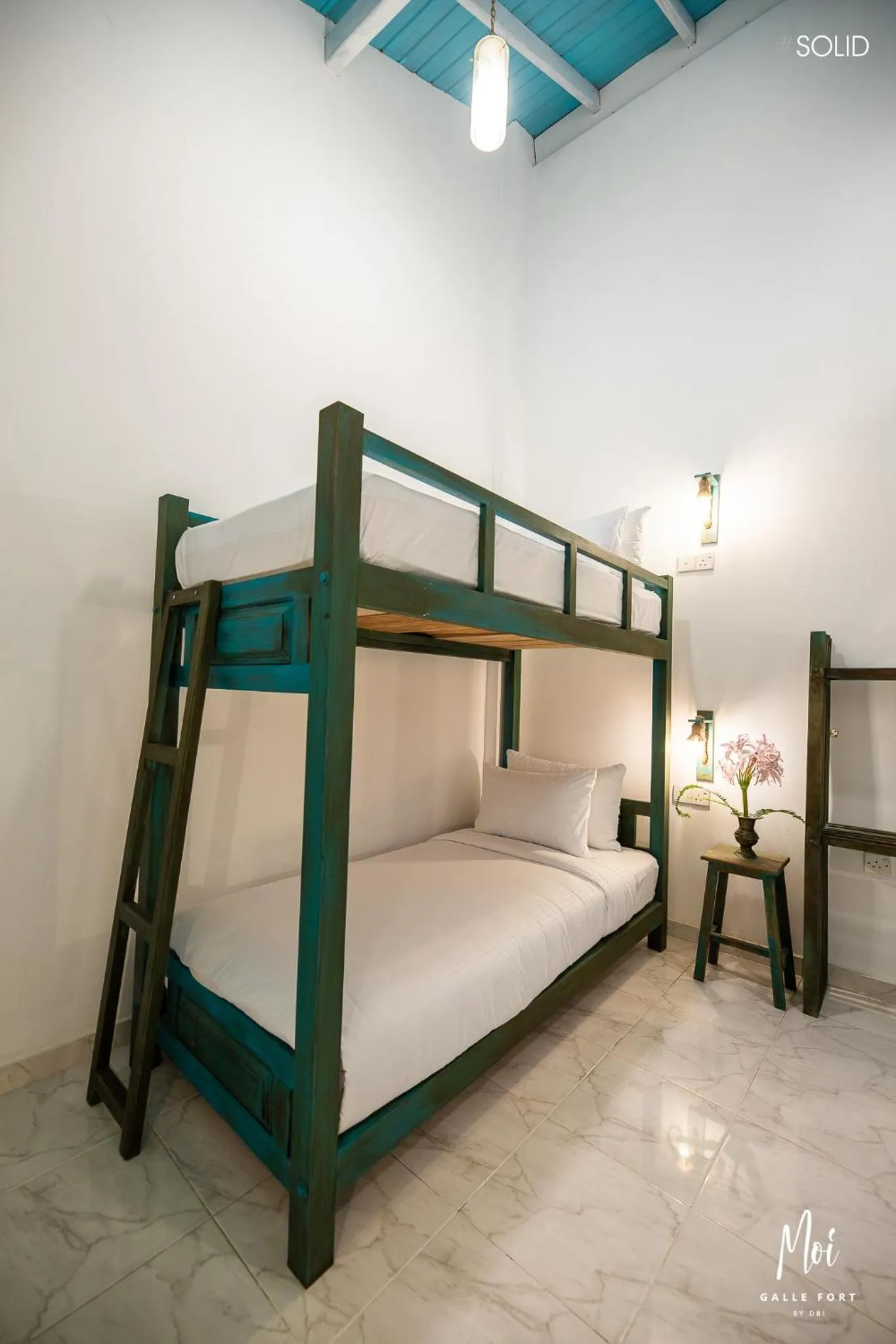 Photo of the whole room, Bed in Moi Galle Fort by DBI