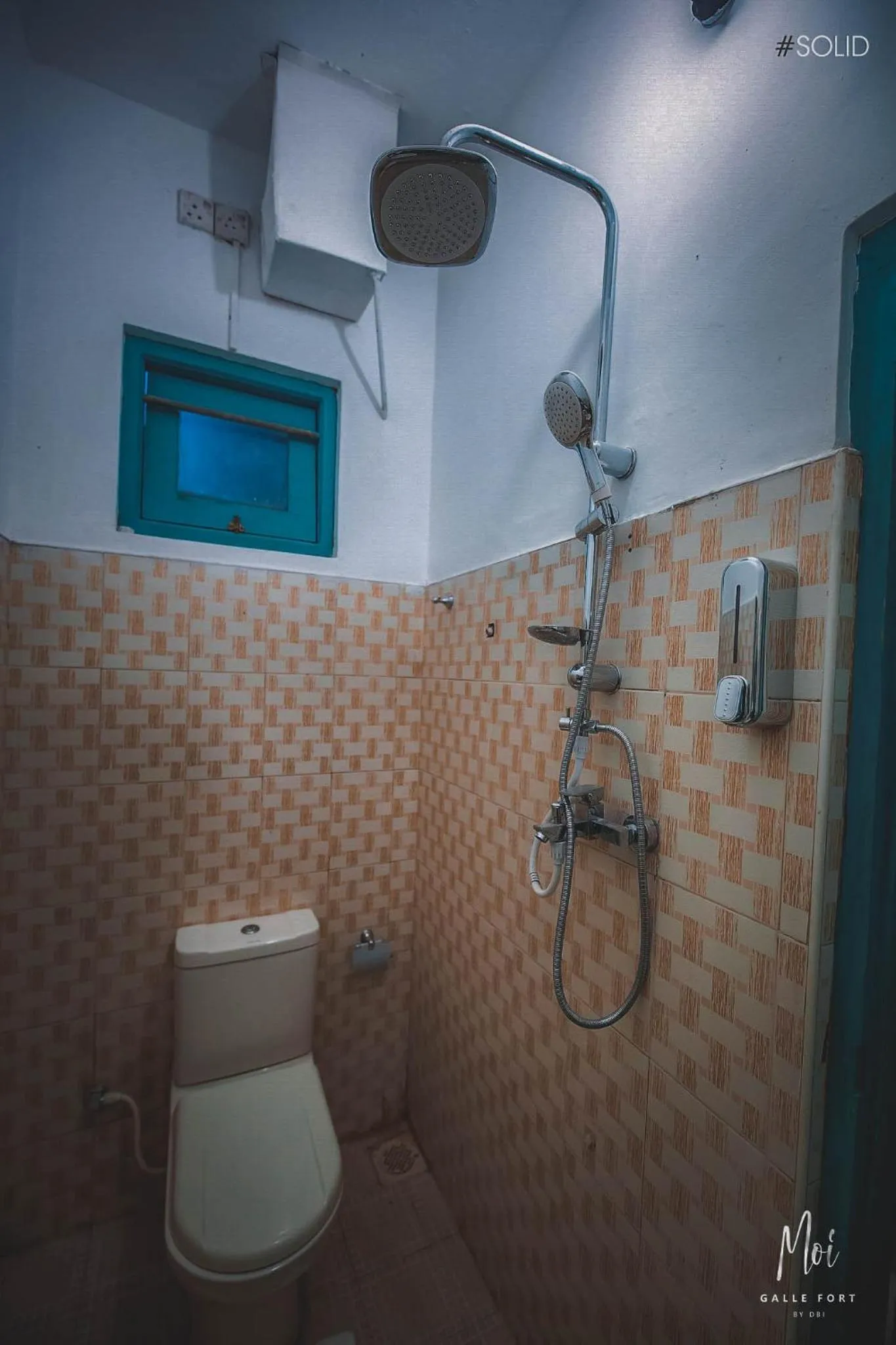 Shower in Moi Galle Fort by DBI