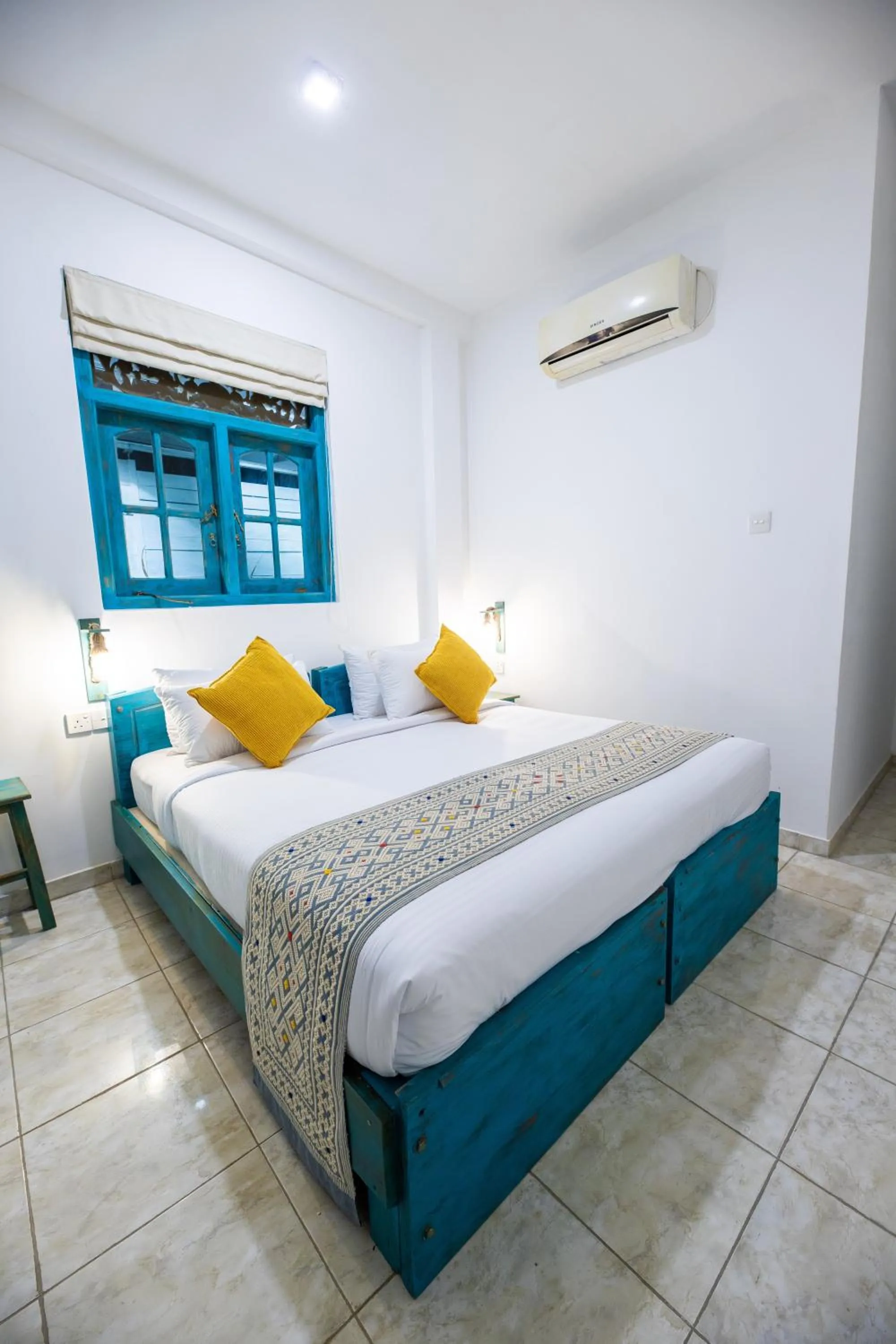 Photo of the whole room, Bed in Moi Galle Fort by DBI