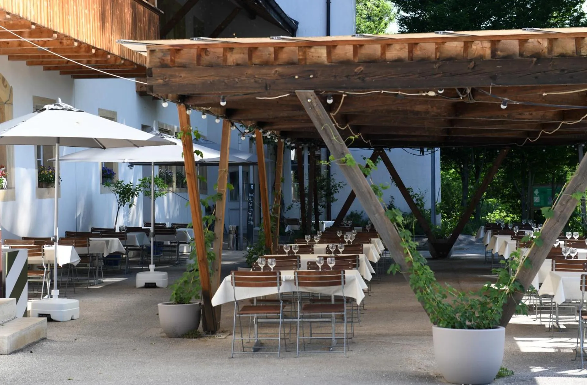 Property building in Hôtel Domaine de la Sauge