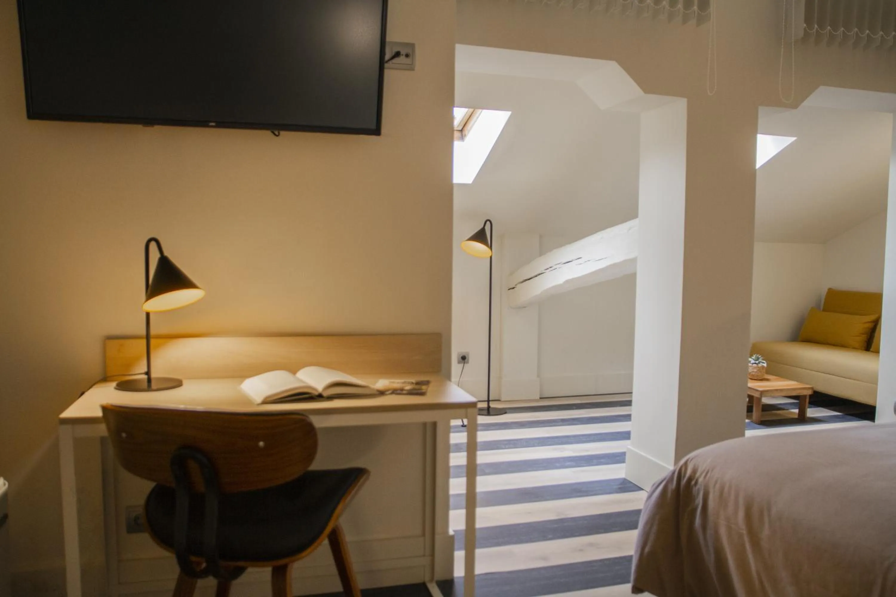 Photo of the whole room, Bed in room Select Bilbao