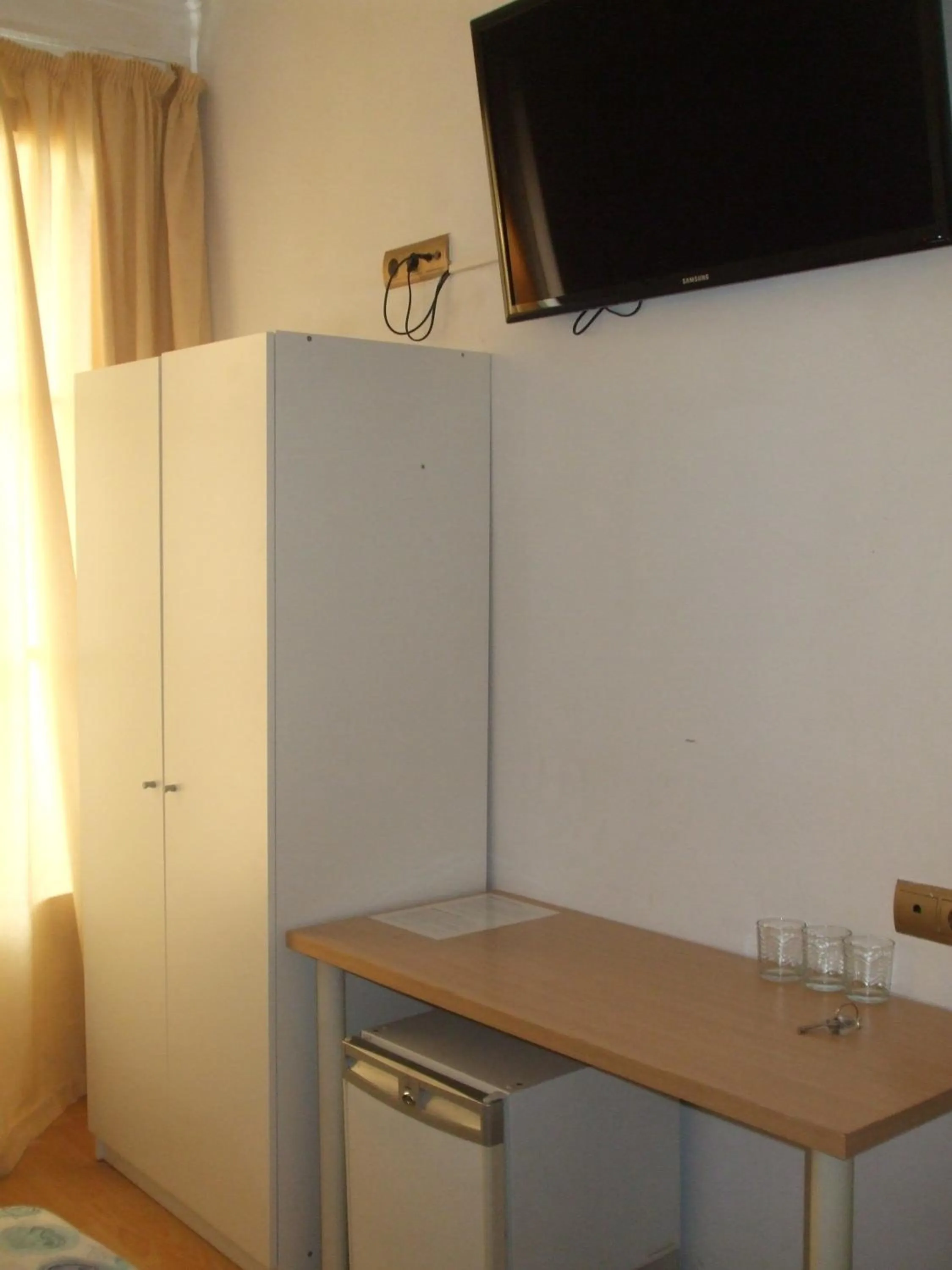 wardrobe in Hostal Felipe 2