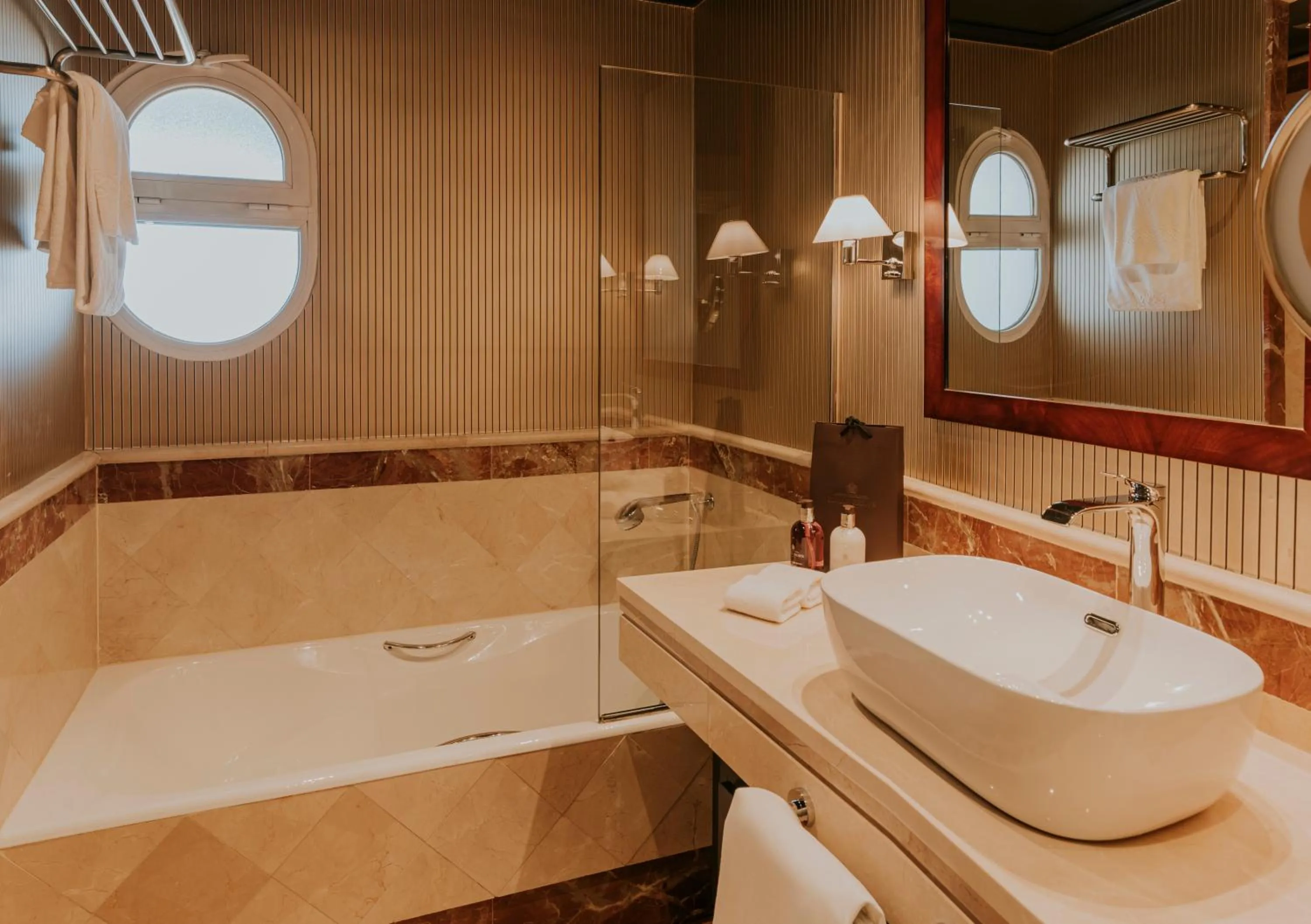 Bathroom in Wellington Hotel & Spa Madrid