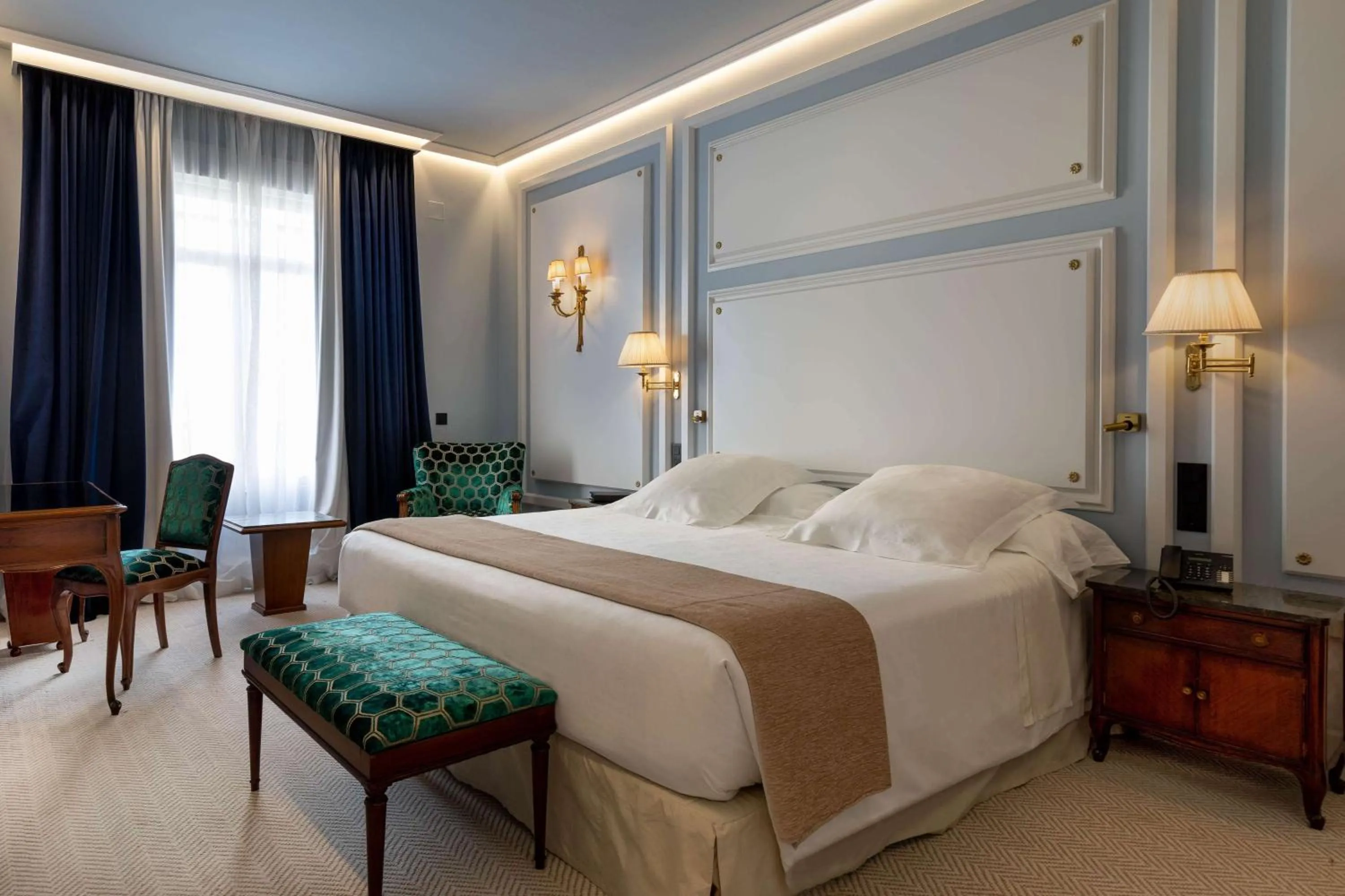 Bedroom, Bed in Wellington Hotel & Spa Madrid