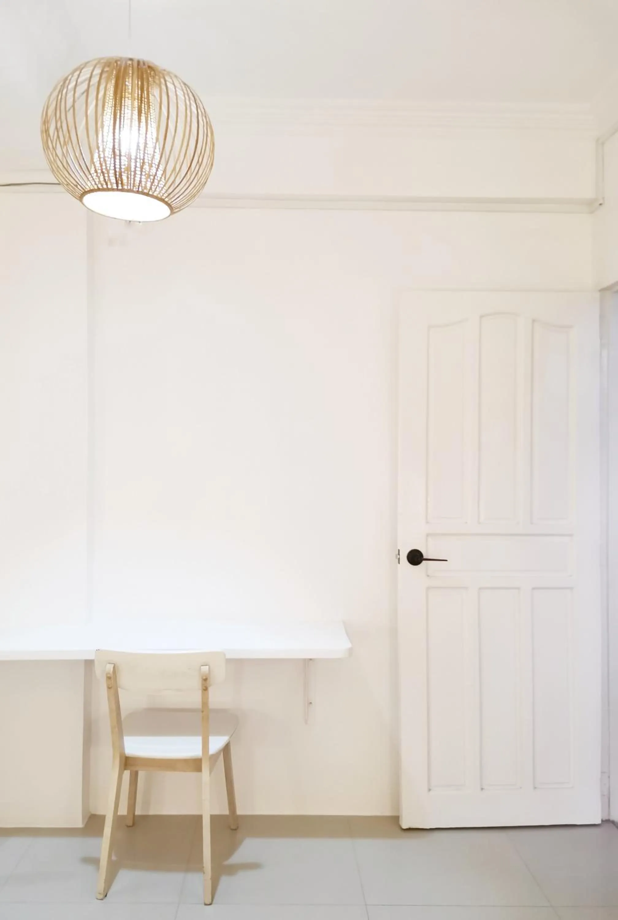 Dining area in NomadsMNL Airport Hostel