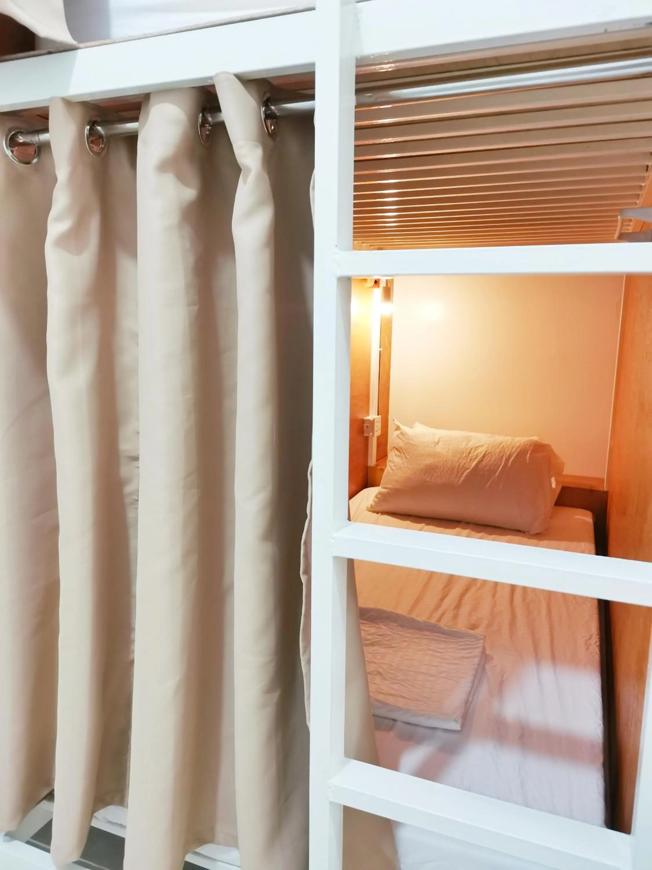 Bed in NomadsMNL Airport Hostel