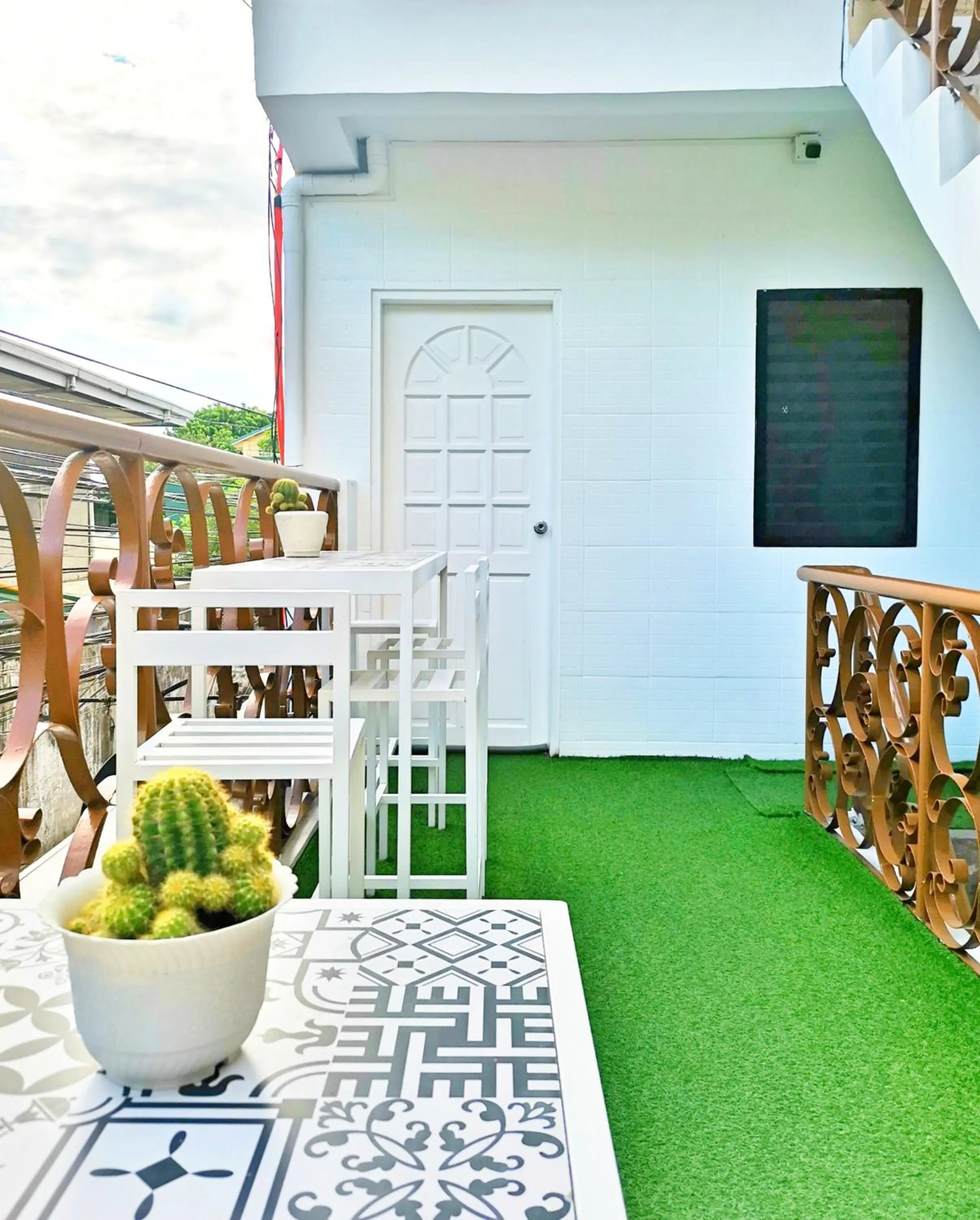 Property building in NomadsMNL Airport Hostel