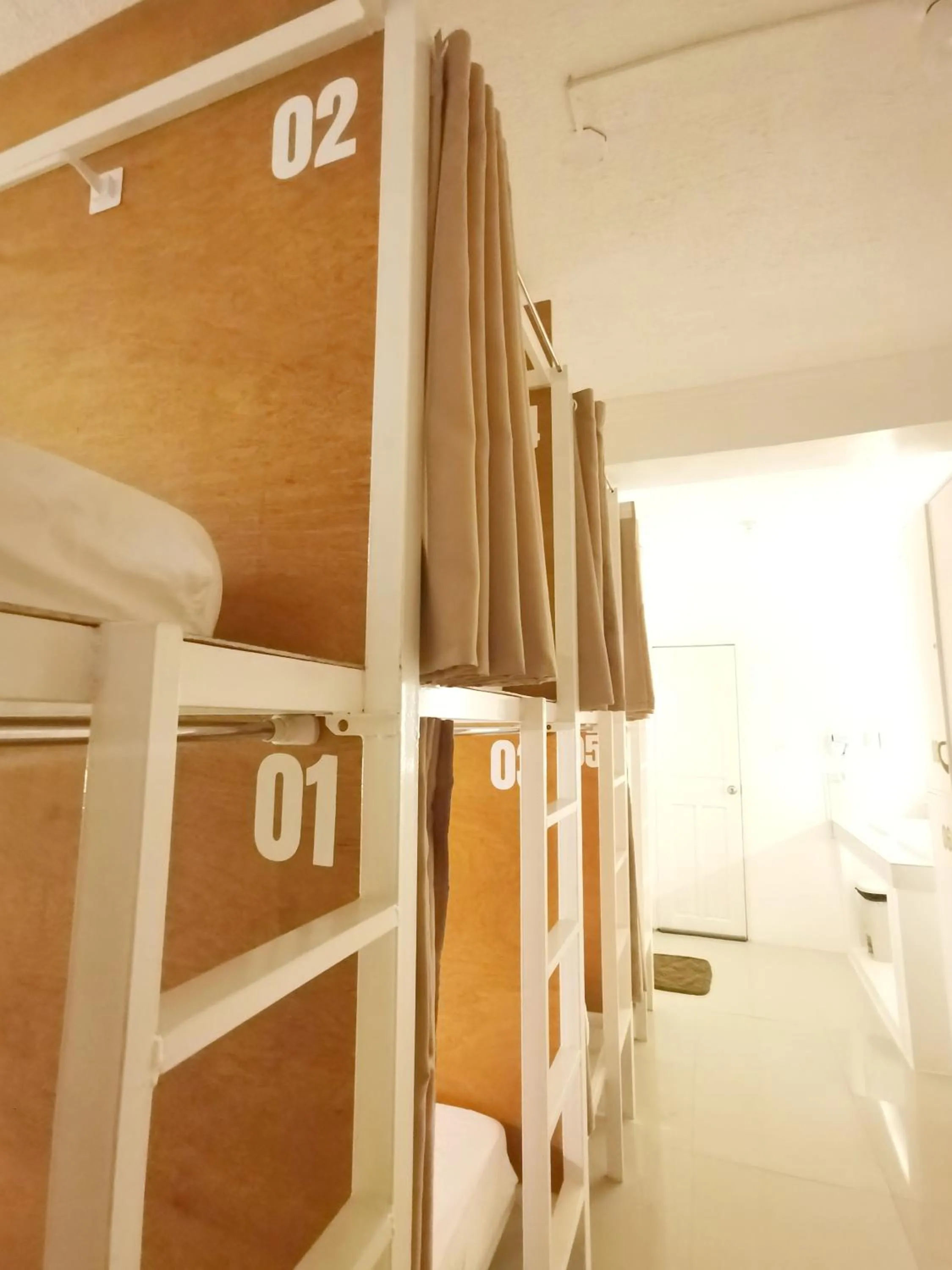 bunk bed in NomadsMNL Airport Hostel