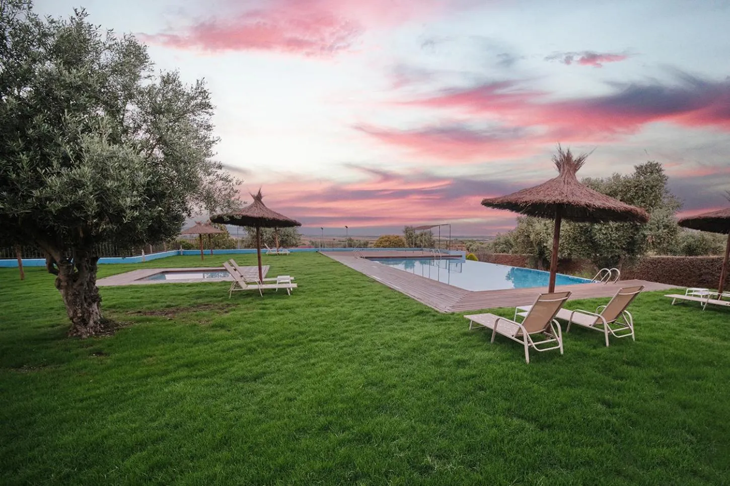 Swimming pool in Hotel Spa Villa Nazules