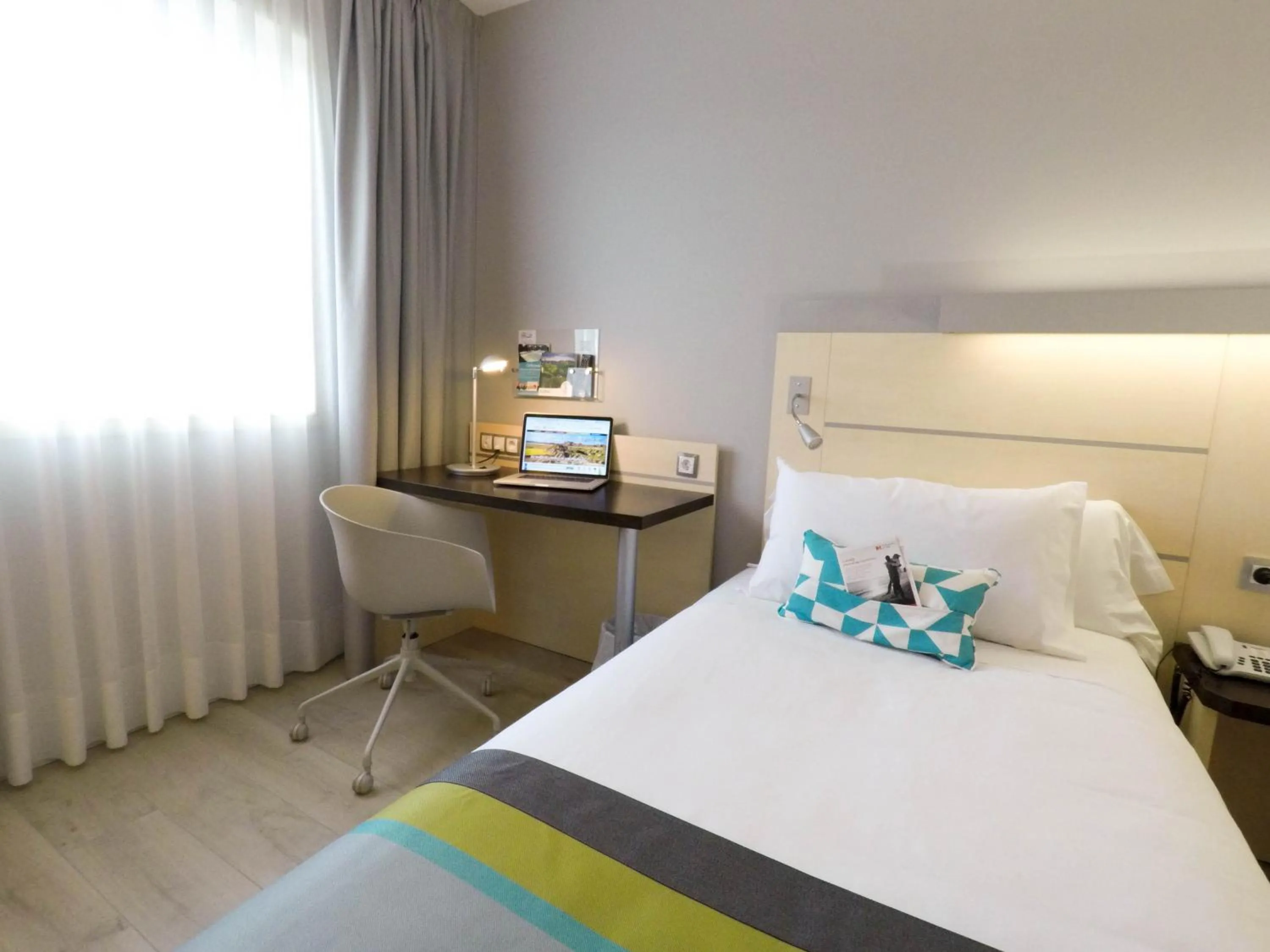 Bed in Holiday Inn Express Pamplona by IHG