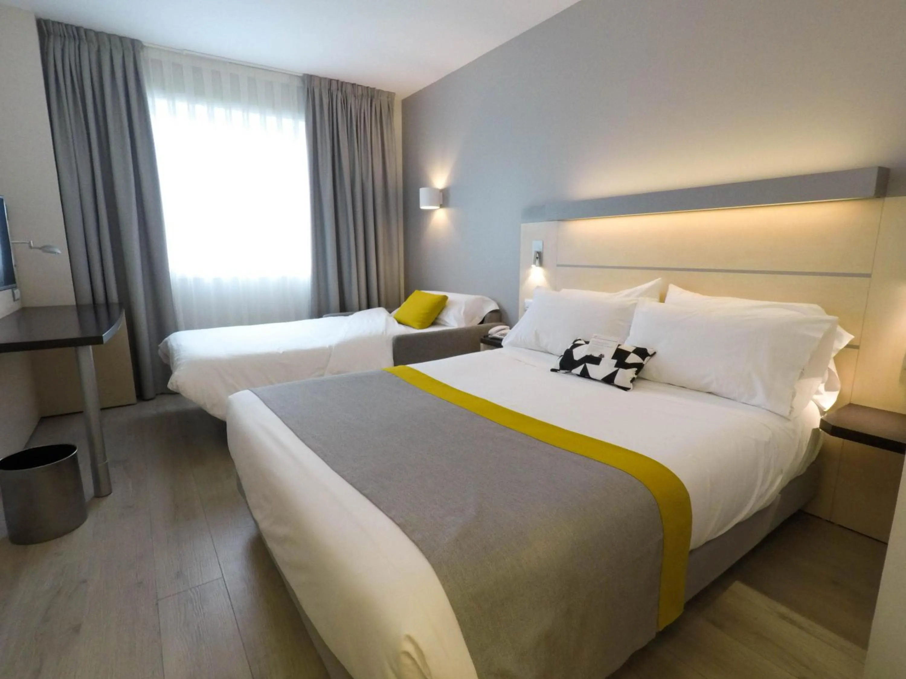 Bed in Holiday Inn Express Pamplona by IHG