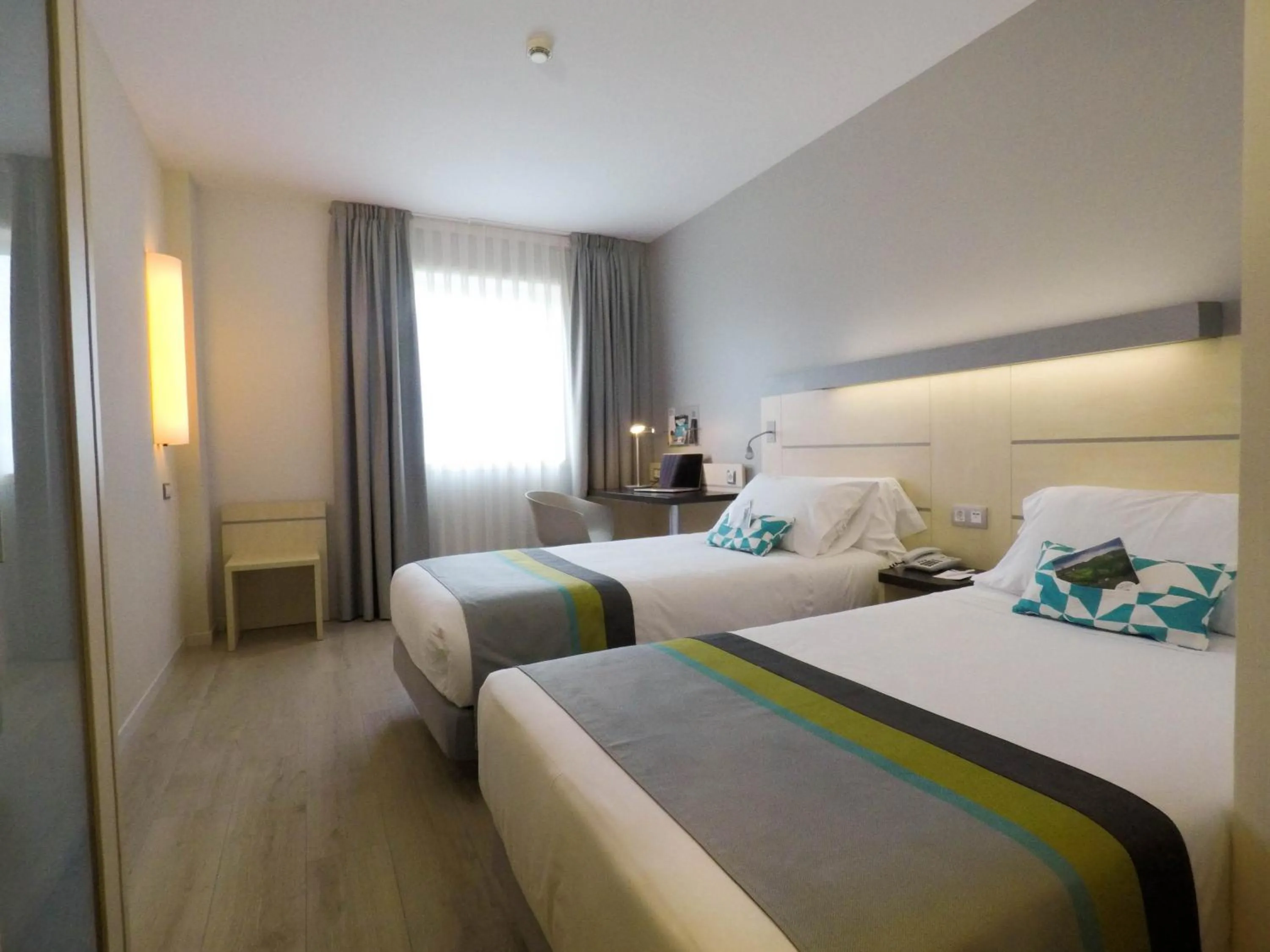 Photo of the whole room, Bed in Holiday Inn Express Pamplona by IHG