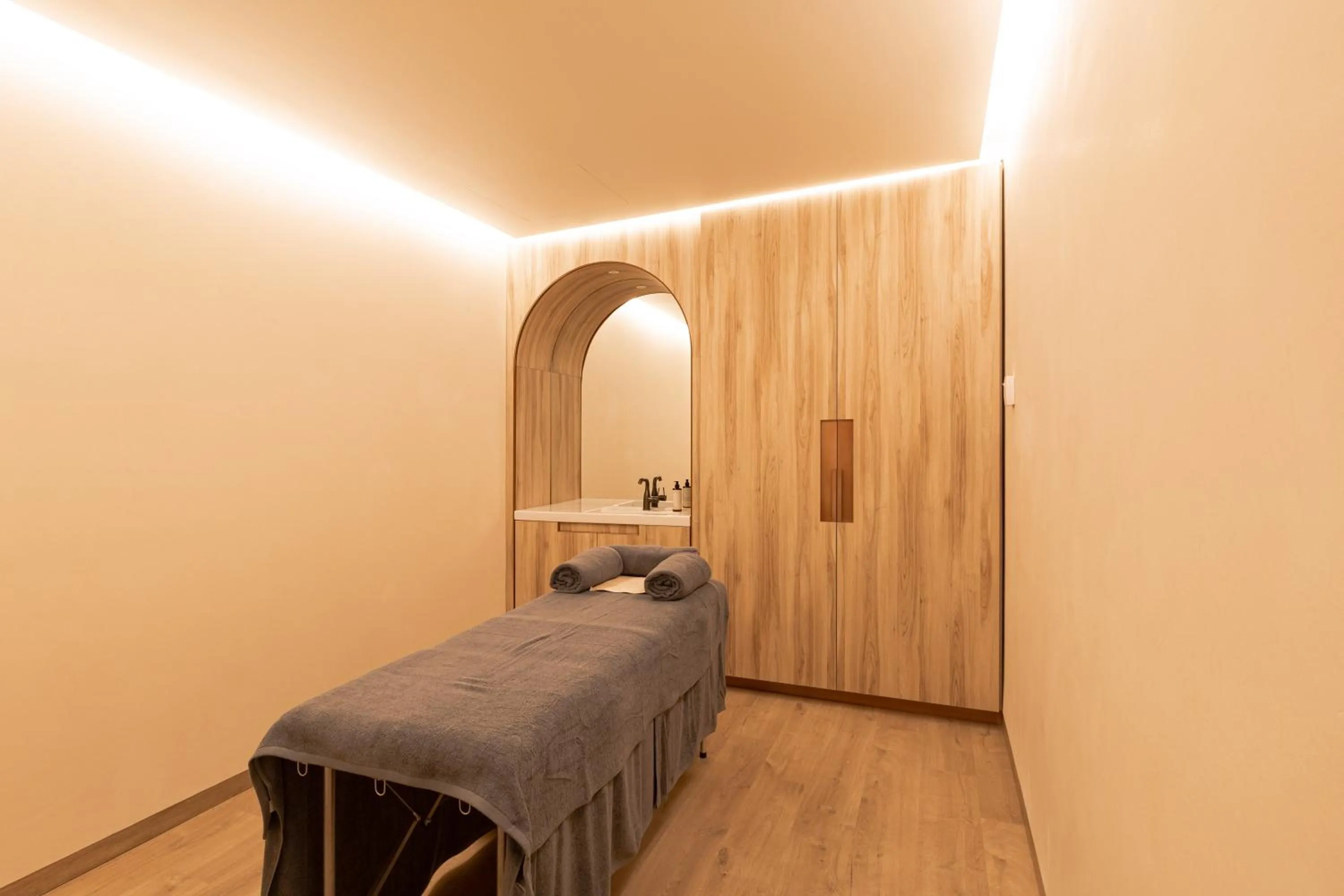 Massage, Bed in LUSTER Hotel