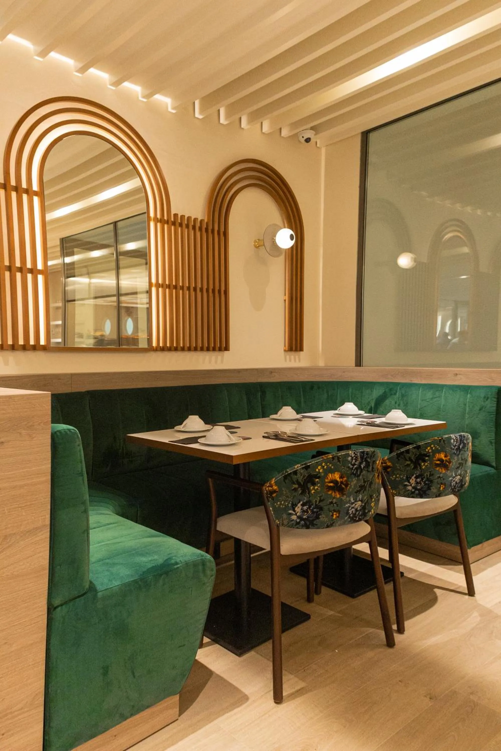 Restaurant/places to eat in LUSTER Hotel