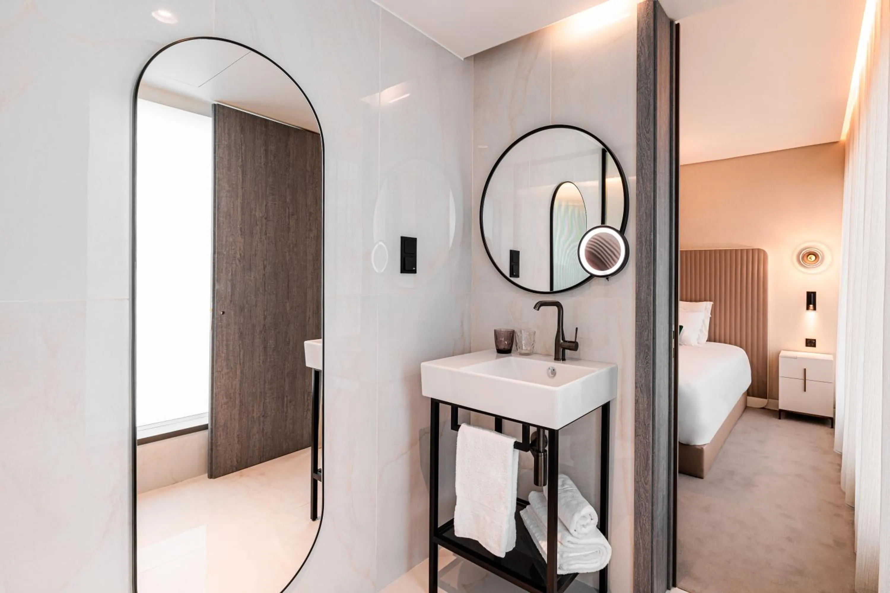 Bathroom, Bed in LUSTER Hotel