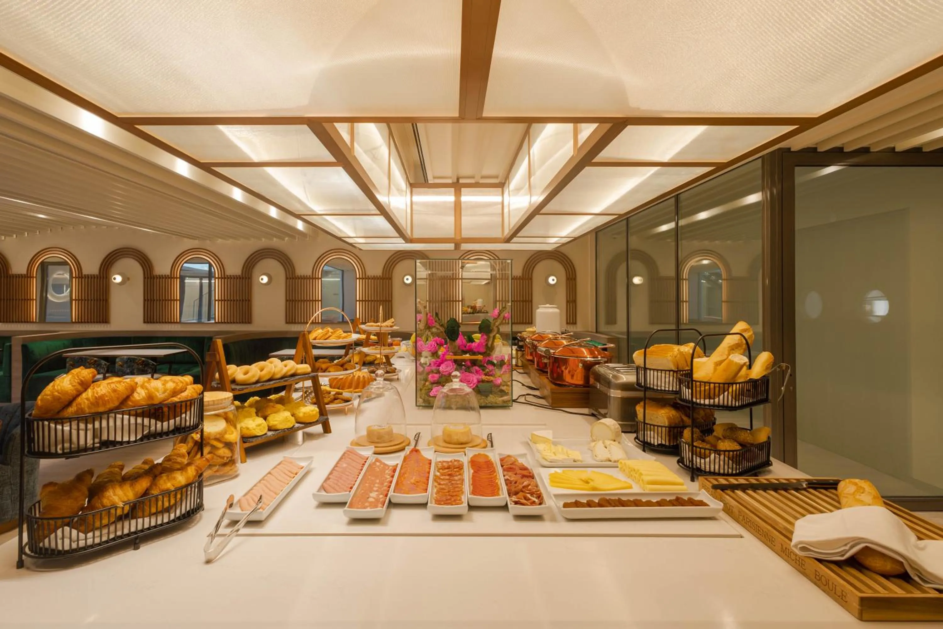 Food and drinks in LUSTER Hotel