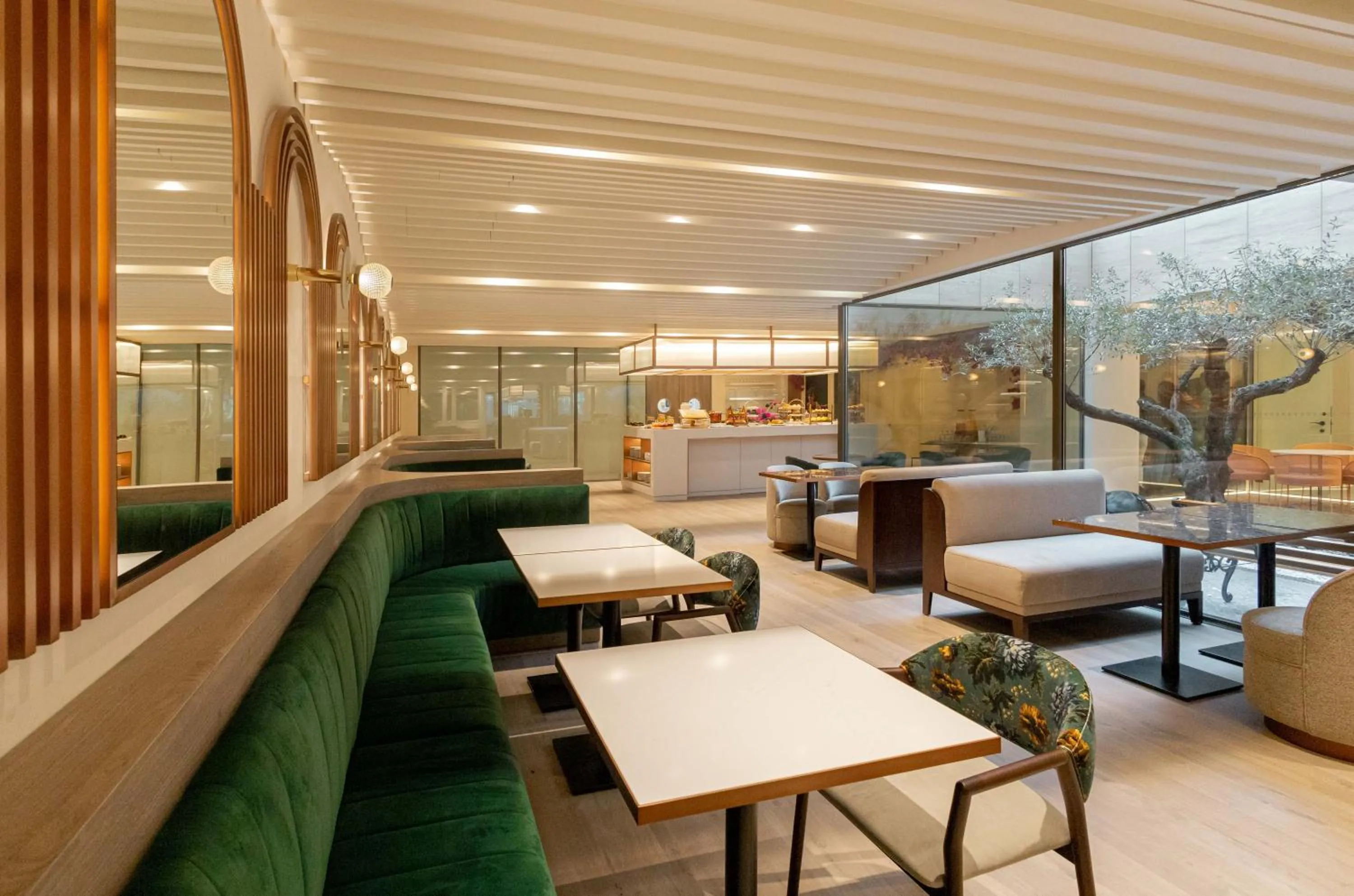 Restaurant/places to eat in LUSTER Hotel