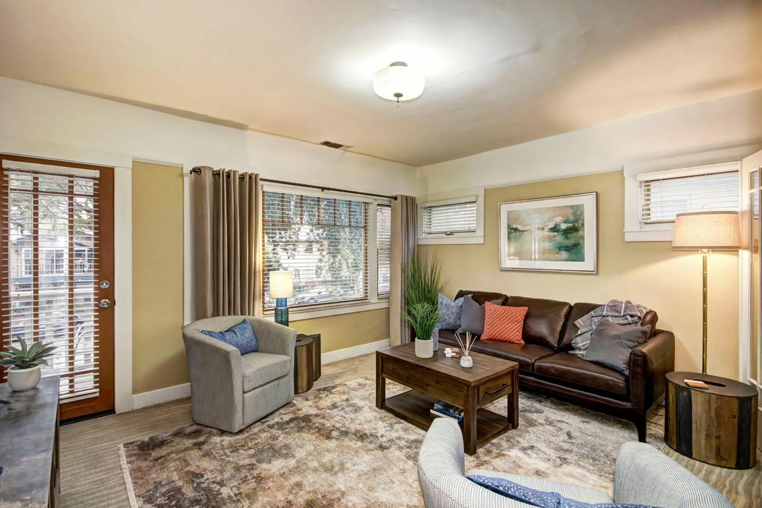 Charming 2Bed French Colonial Apartment in Desirable Midtown Sacramento