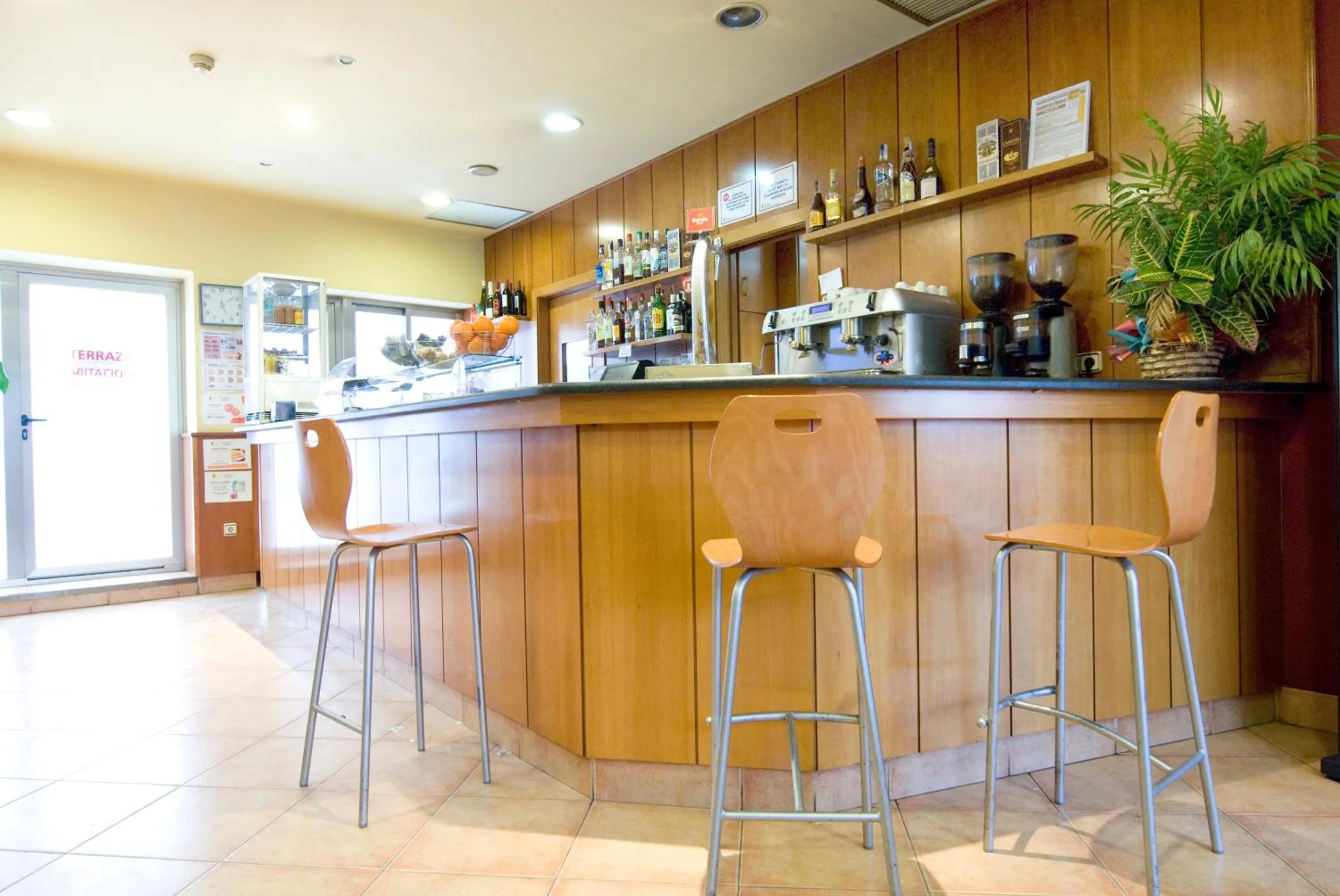 Restaurant/places to eat in Hotel Ciutat De Sant Adria